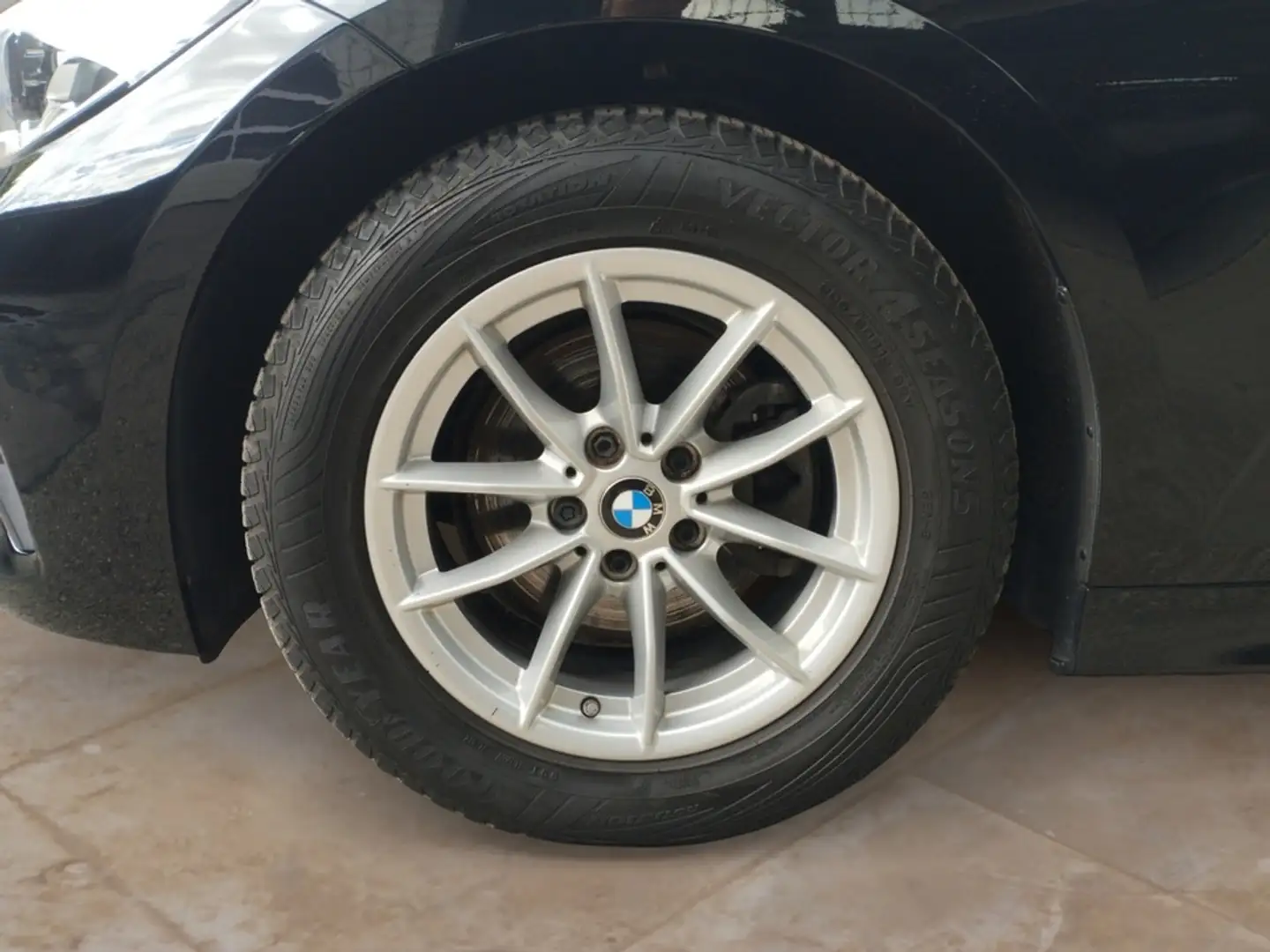 BMW 320 d Advantage + GARANTIE Zwart - 2