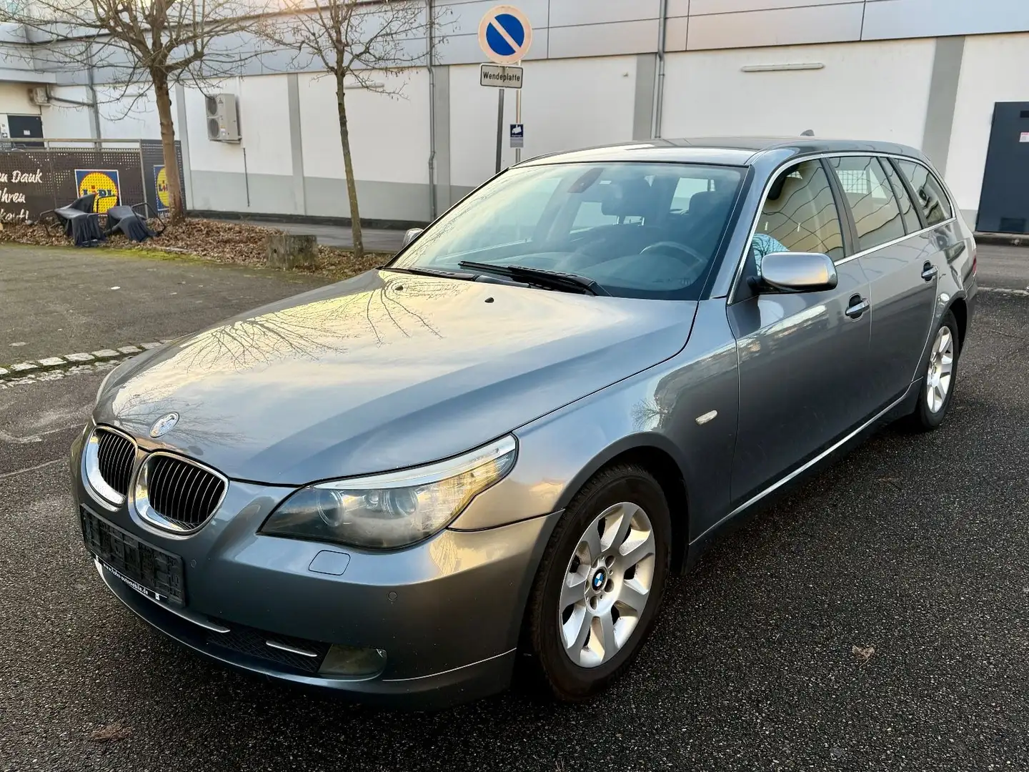 BMW 525 d Touring TÜV/NAVI/AHK/LED/XENON/SHZ/TEMPOMAT Grau - 2