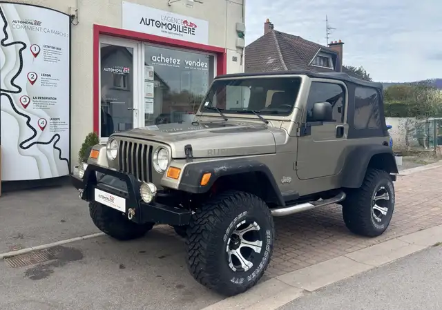 Jeep Wrangler TJ 4.0 i Baché 4WD BVM6 177 ch Attelage
