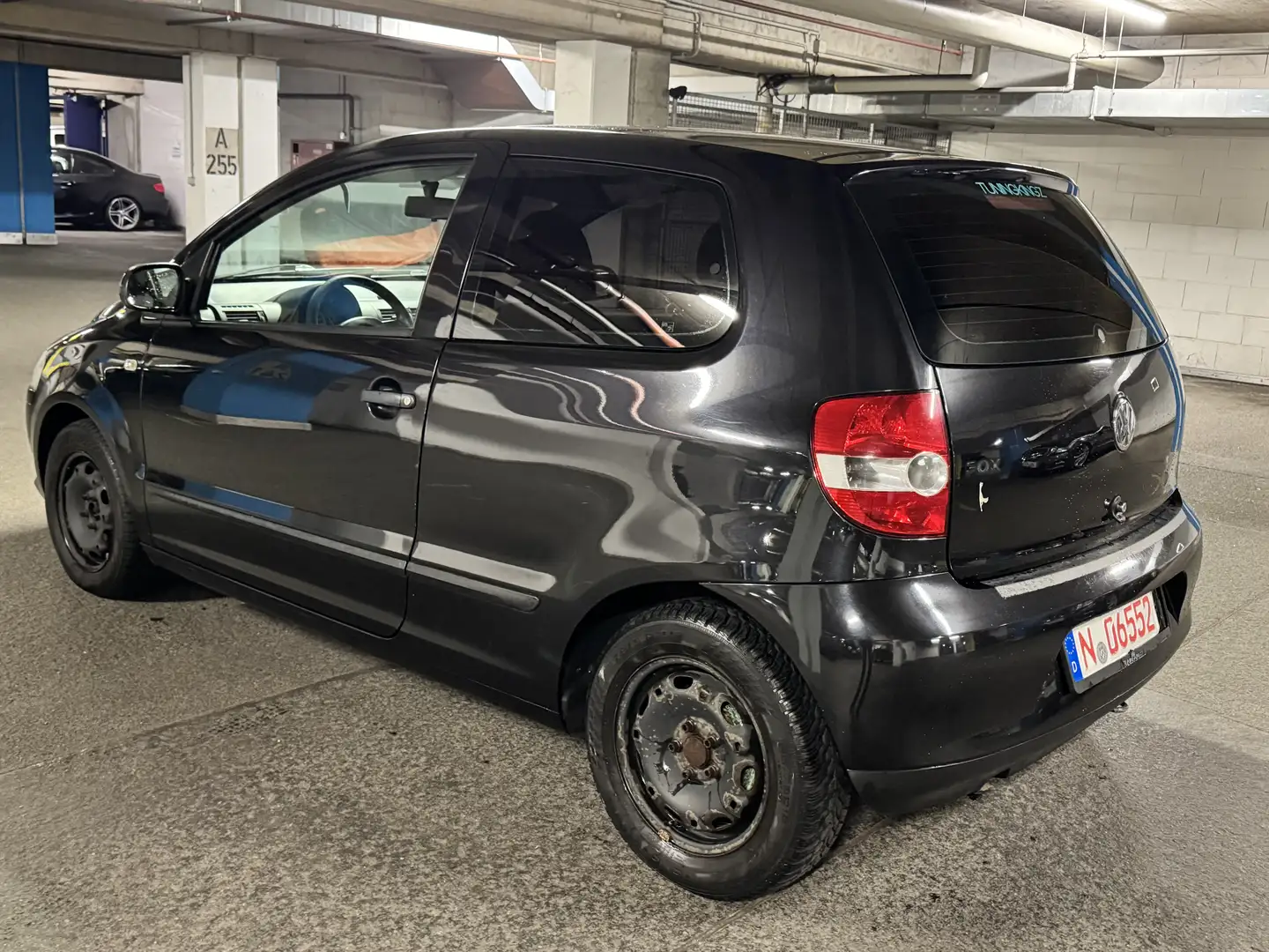 Volkswagen Fox Fox 1.2 TÜV Neu Schwarz - 2