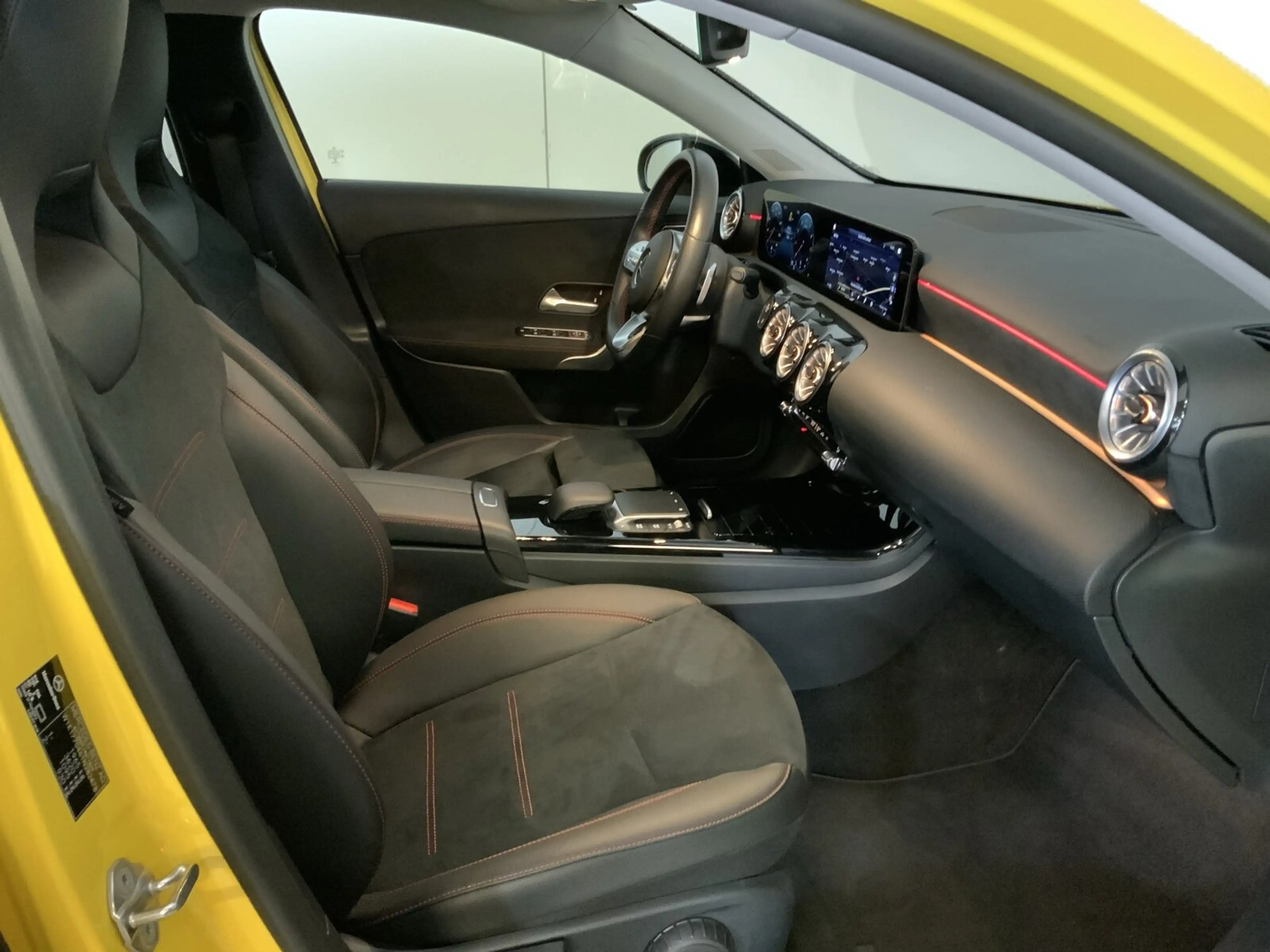 Mercedes-Benz A 250 A 250 AMG Multibeam Night Spur 19 Zoll MBUX Navi — photo 14