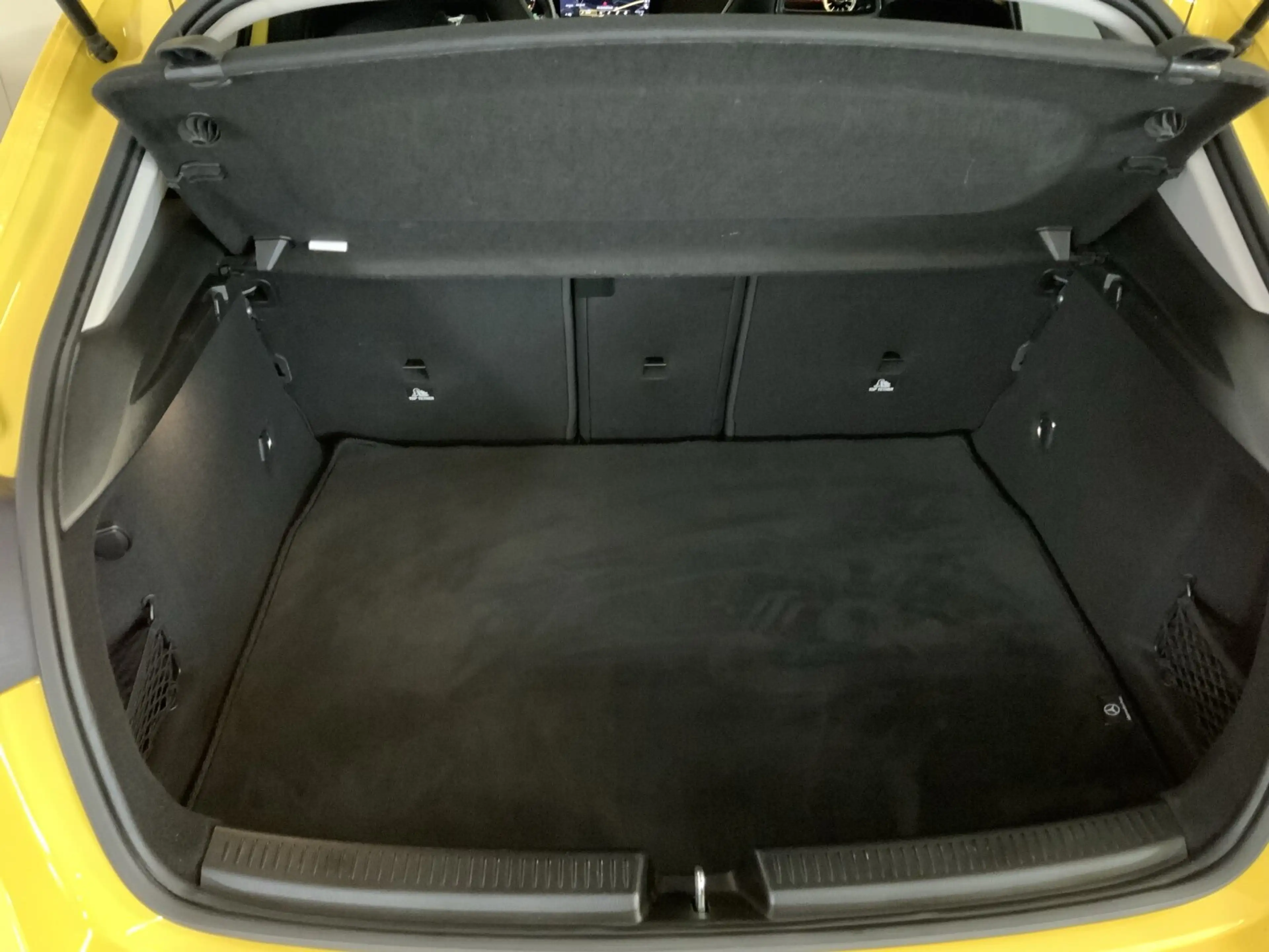 Mercedes-Benz A 250 A 250 AMG Multibeam Night Spur 19 Zoll MBUX Navi — photo 7