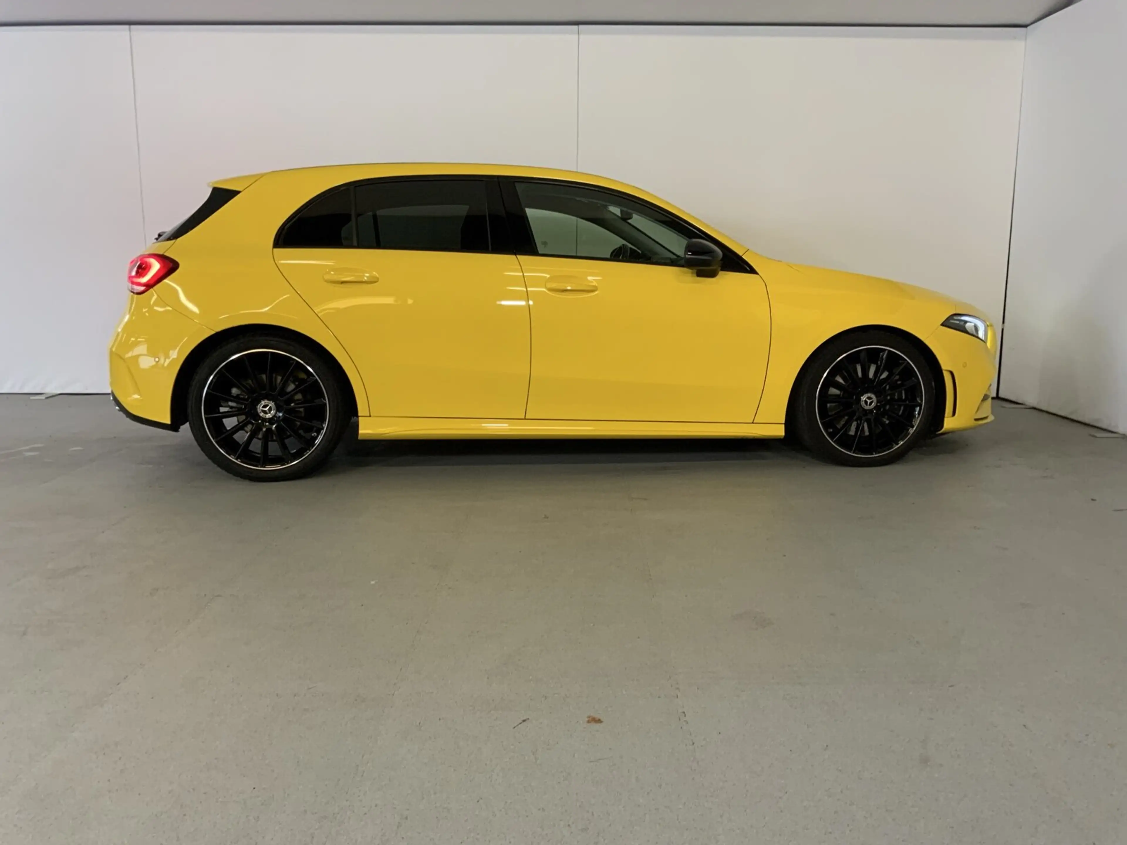 Mercedes-Benz A 250 A 250 AMG Multibeam Night Spur 19 Zoll MBUX Navi — photo 4