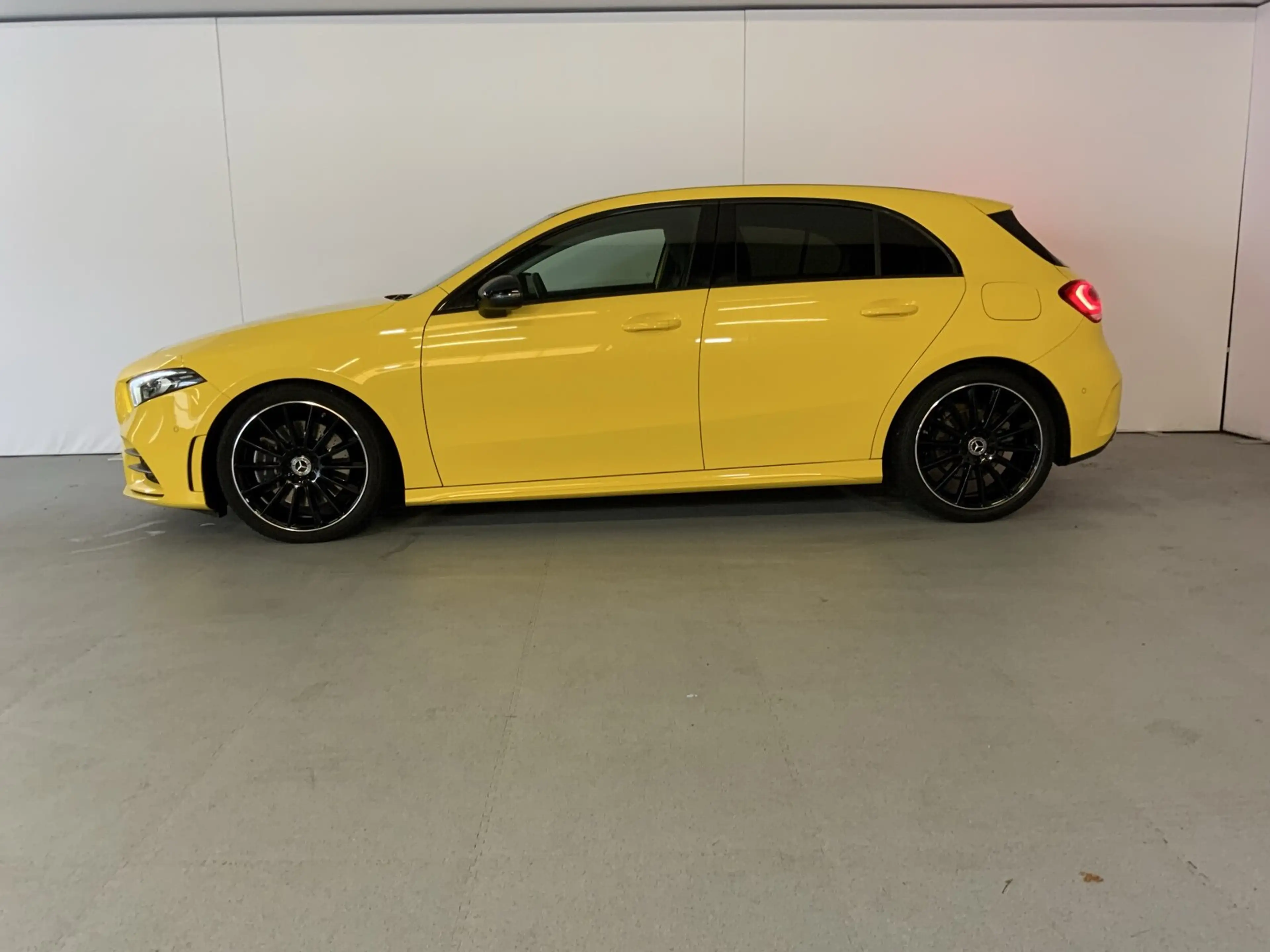 Mercedes-Benz A 250 A 250 AMG Multibeam Night Spur 19 Zoll MBUX Navi — photo 3