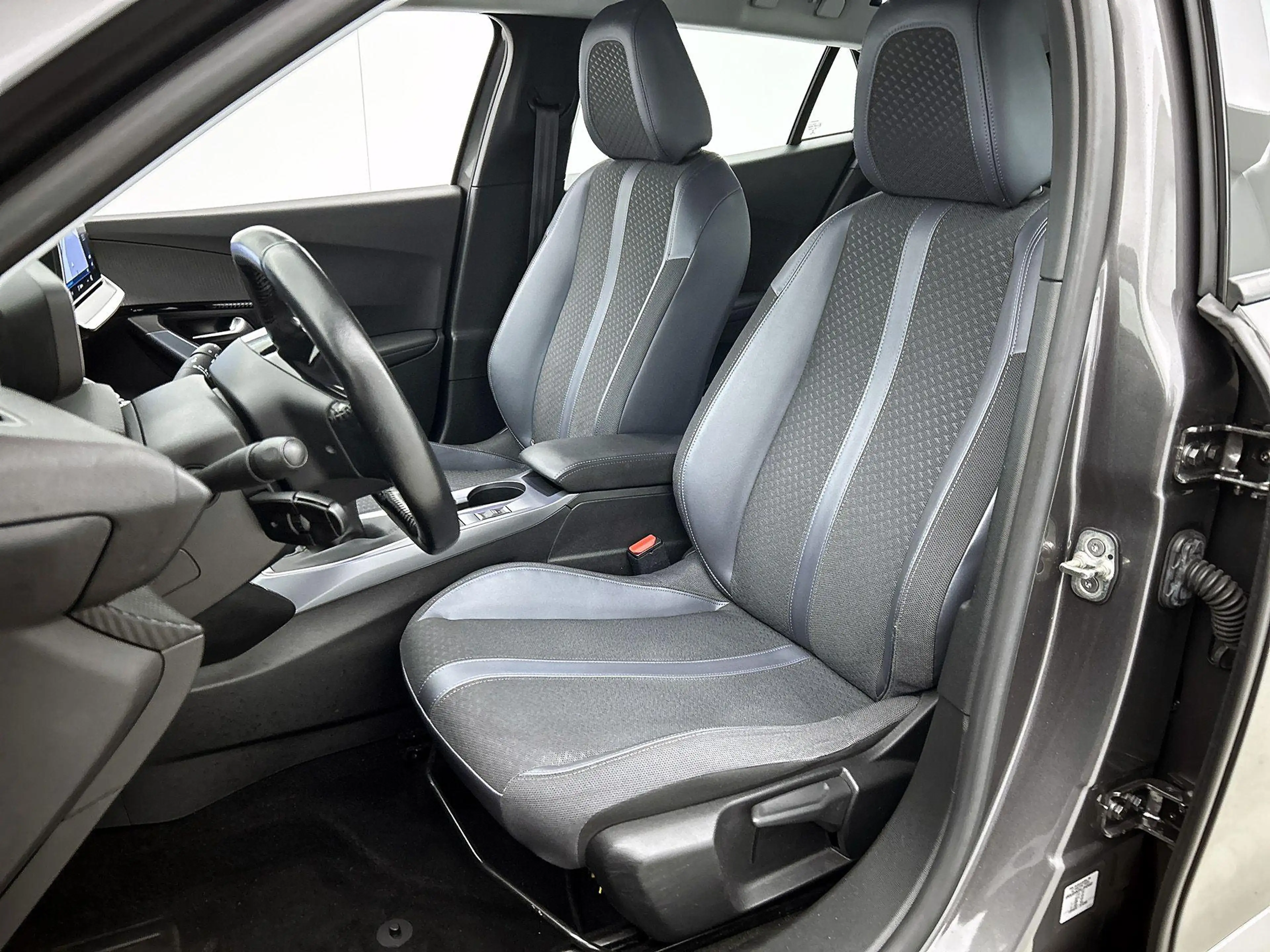 Peugeot 2008 SUV Allure Pack 130pk | Navigatie | Achteruitrijca — photo 10
