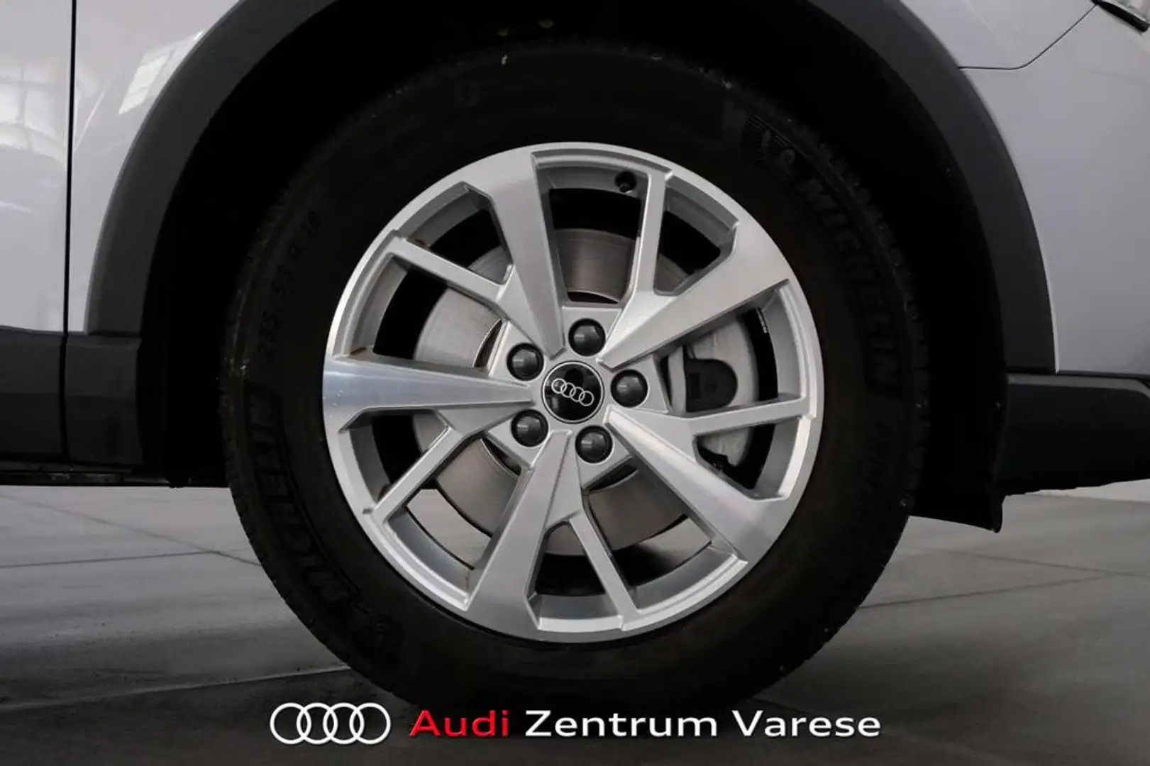Audi Q3 45 1.4 tfsi e Business s-tronic Plateado - 2
