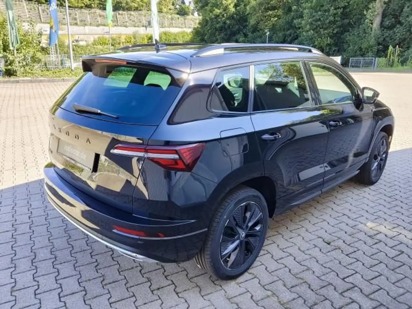 Skoda Karoq KAROQ SPORTLINE 1.5 TSI DSG MATRIX-LED DAB AHZV Schwarz - 2