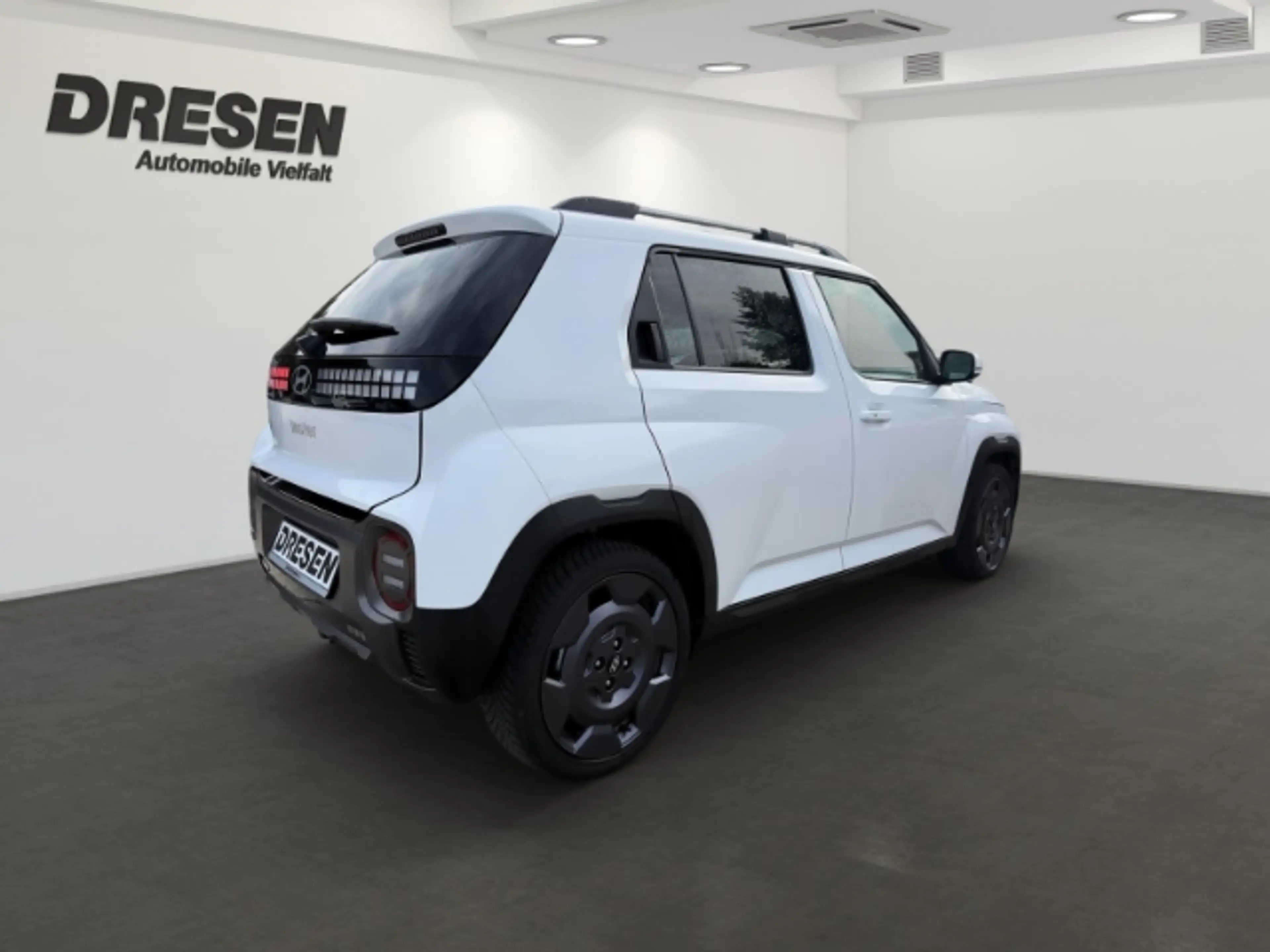 Hyundai Inster Cross Elektro 49 kWh,AHK,Allwetter,Waermepumpe LED — photo 3