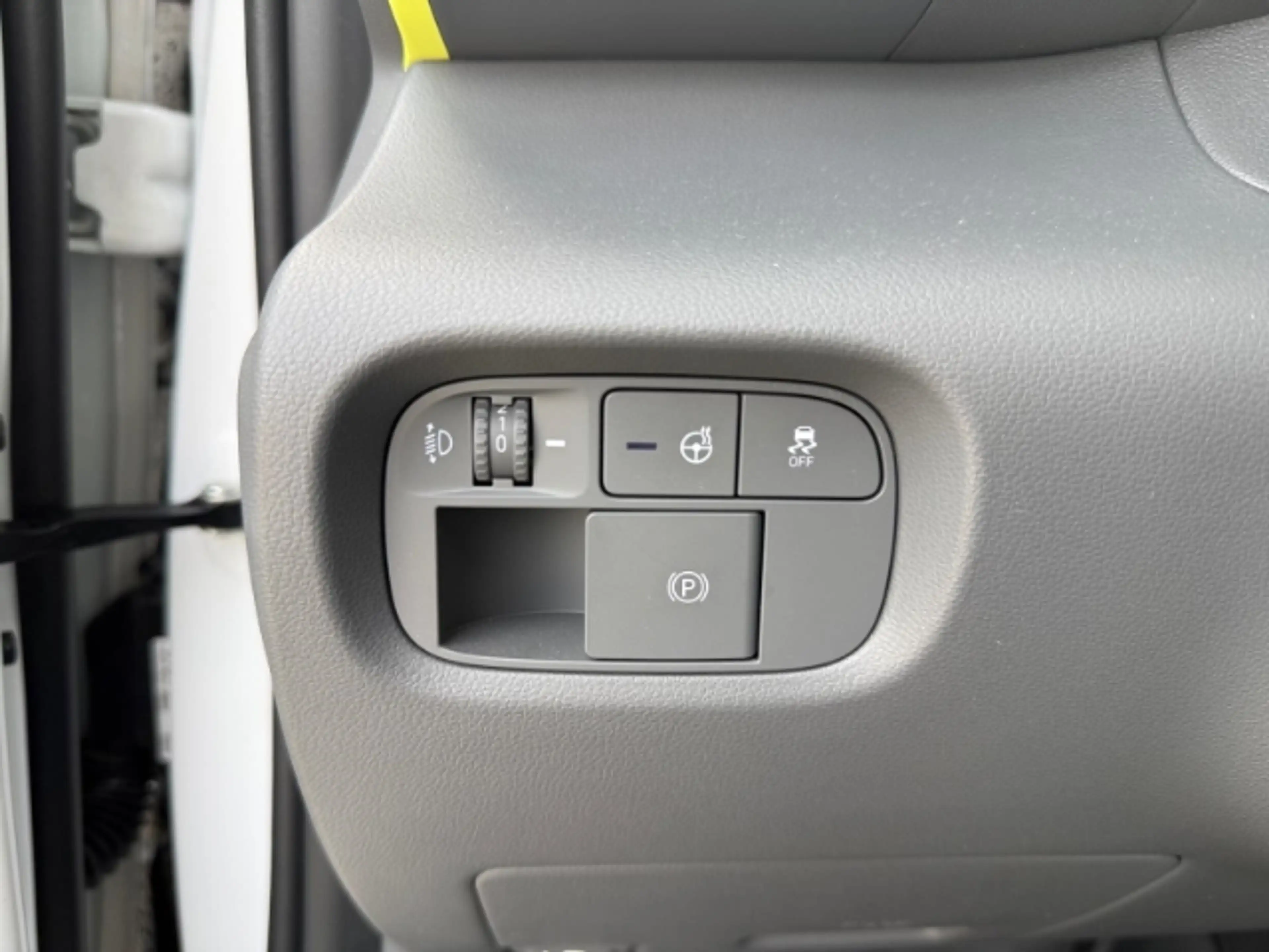 Hyundai Inster Cross Elektro 49 kWh,AHK,Allwetter,Waermepumpe LED — photo 15