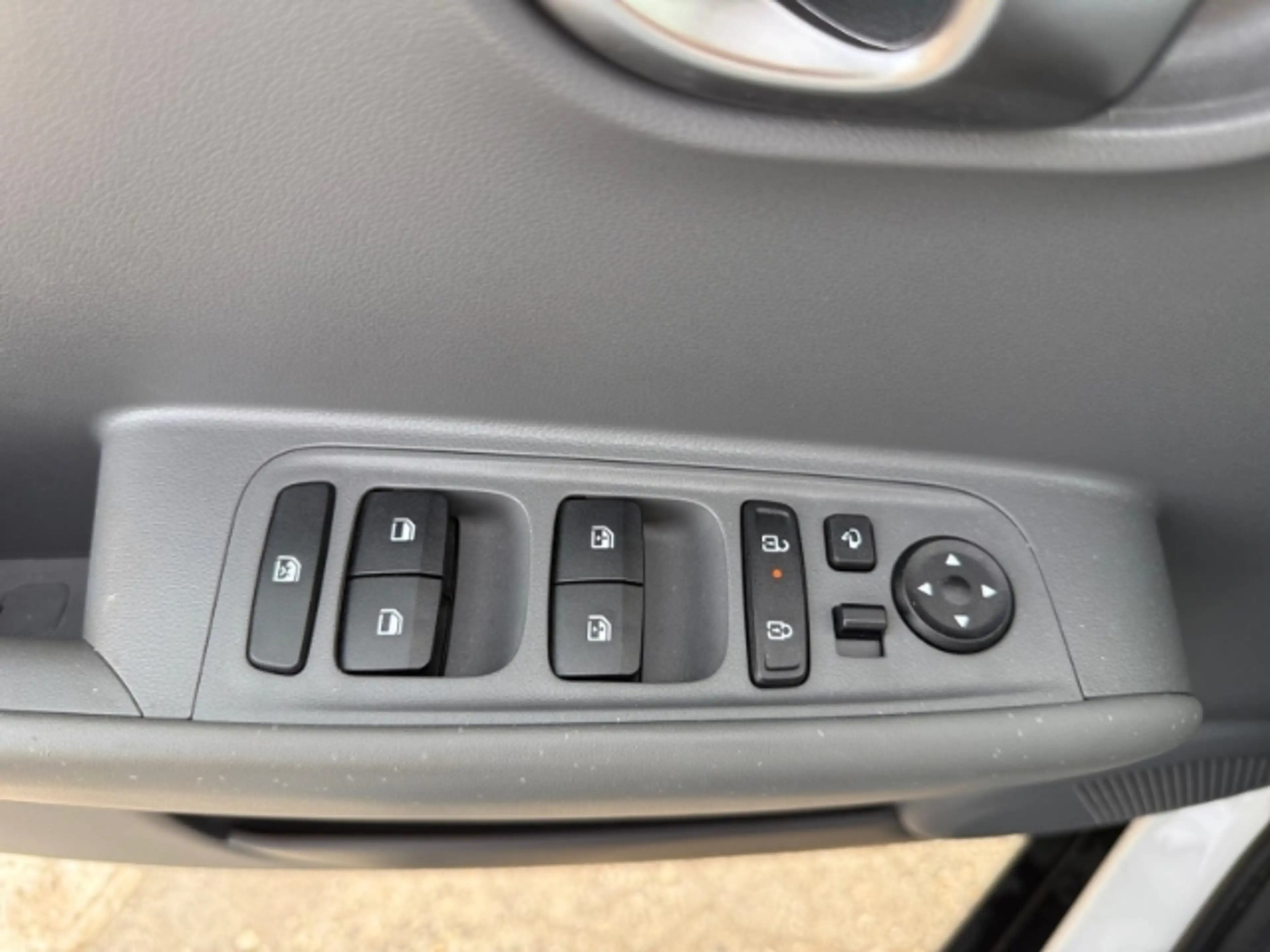 Hyundai Inster Cross Elektro 49 kWh,AHK,Allwetter,Waermepumpe LED — photo 14