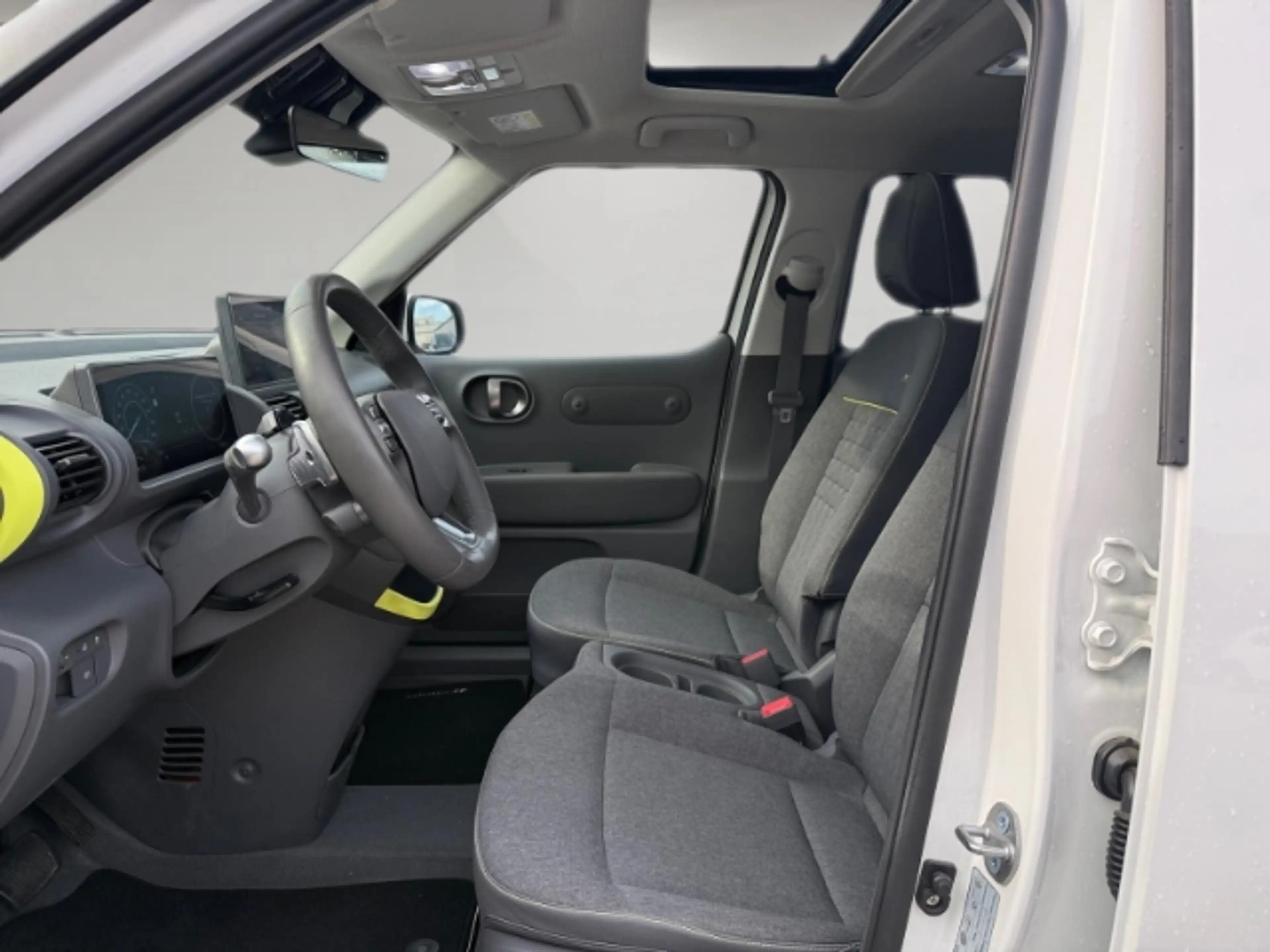 Hyundai Inster Cross Elektro 49 kWh,AHK,Allwetter,Waermepumpe LED — photo 6
