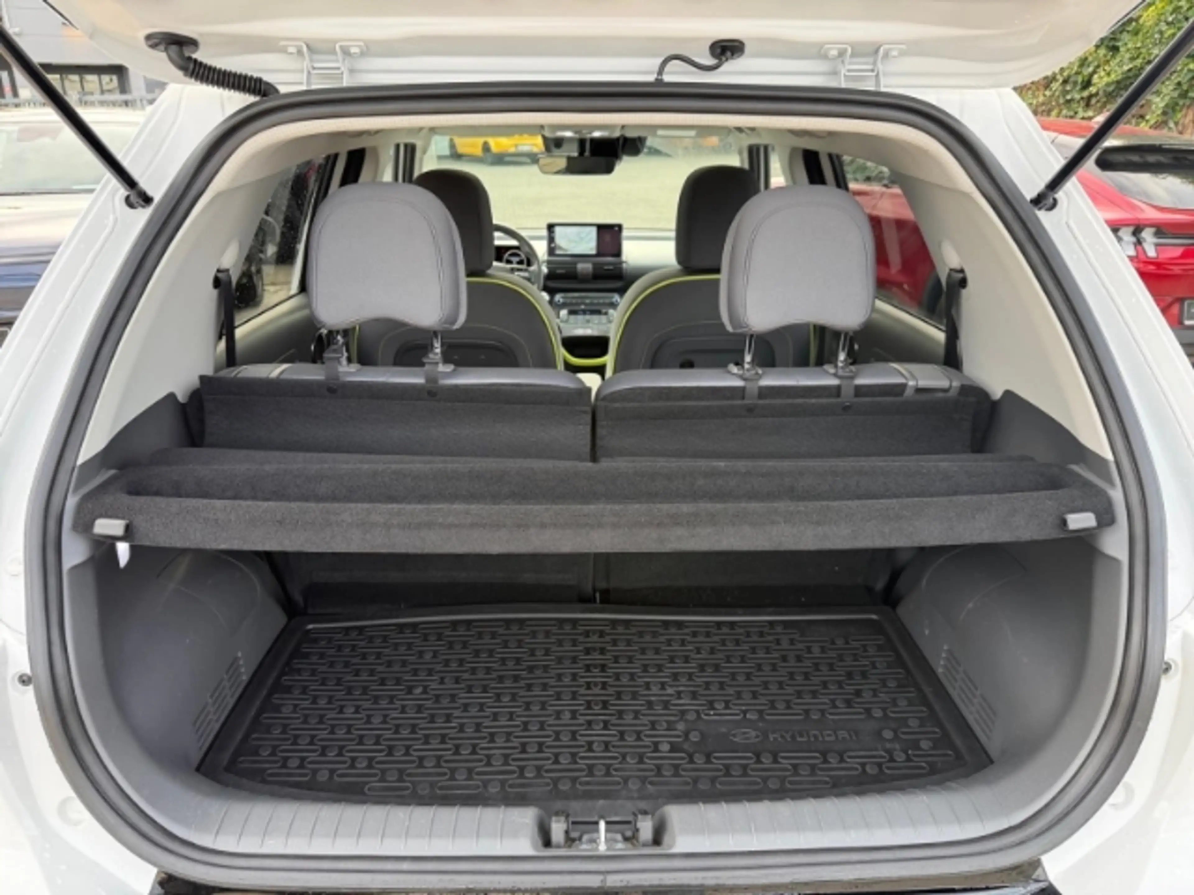 Hyundai Inster Cross Elektro 49 kWh,AHK,Allwetter,Waermepumpe LED — photo 11