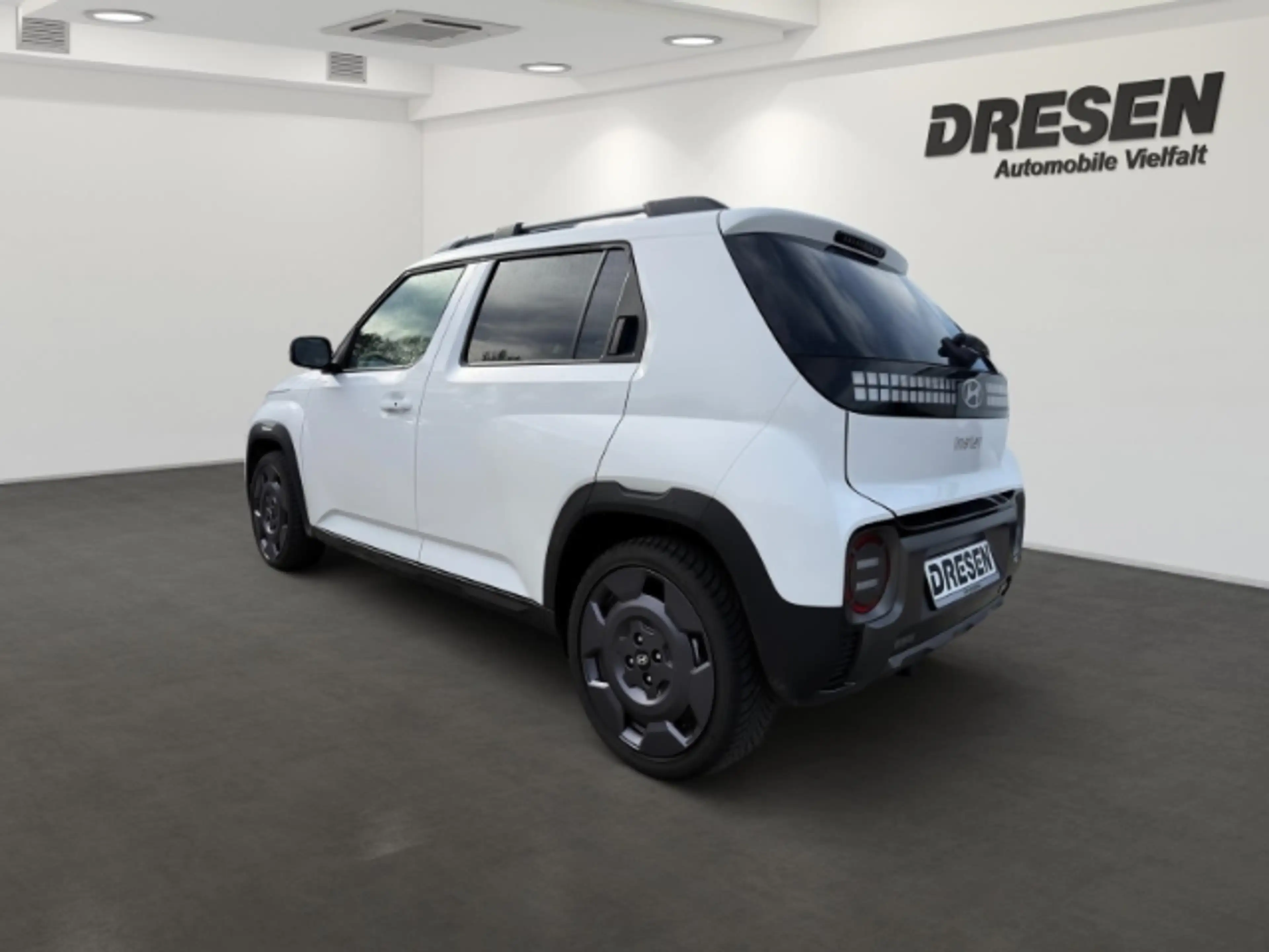 Hyundai Inster Cross Elektro 49 kWh,AHK,Allwetter,Waermepumpe LED — photo 4