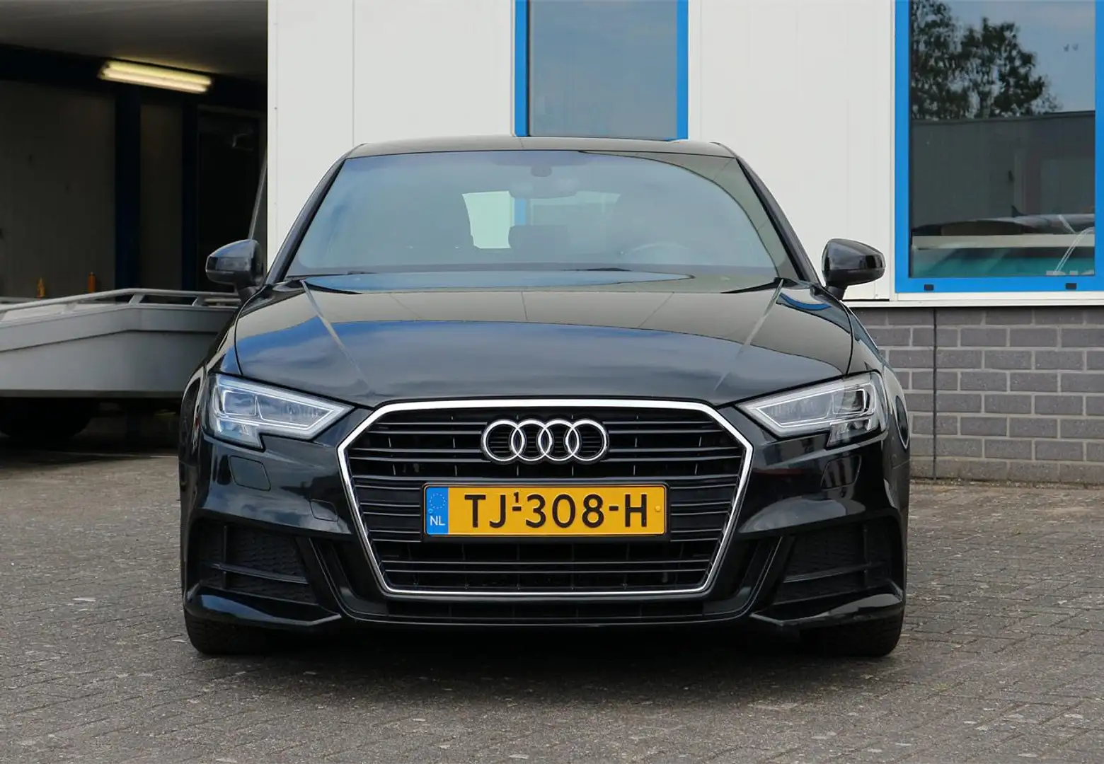 Audi A3 Sportback 1.0 TFSI Sport S Line Edition DSG S-Tron Zwart - 2