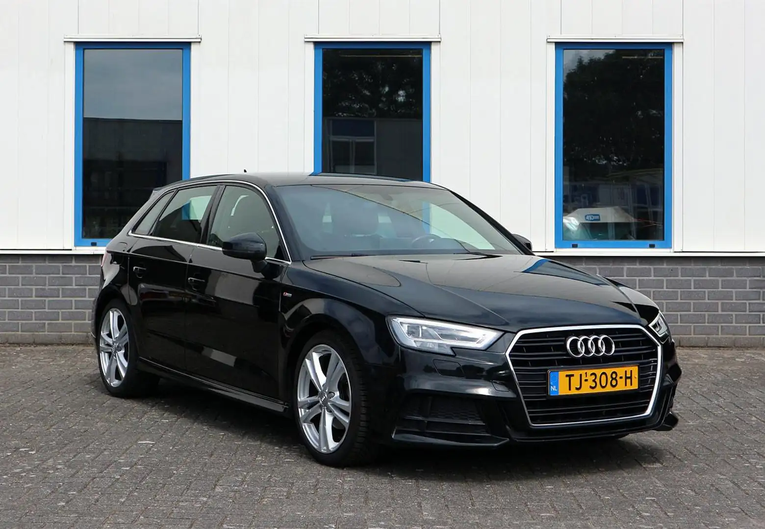 Audi A3 Sportback 1.0 TFSI Sport S Line Edition DSG S-Tron Zwart - 1