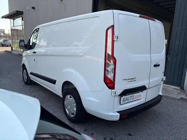 Ford Transit Custom view 9