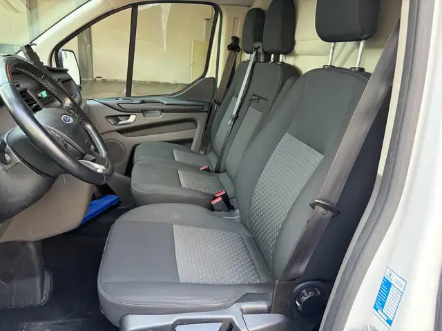 Ford Transit Custom view 11