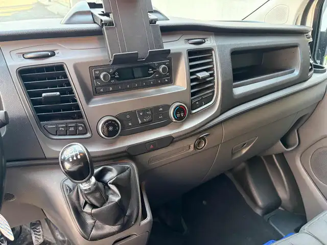 Ford Transit Custom view 13