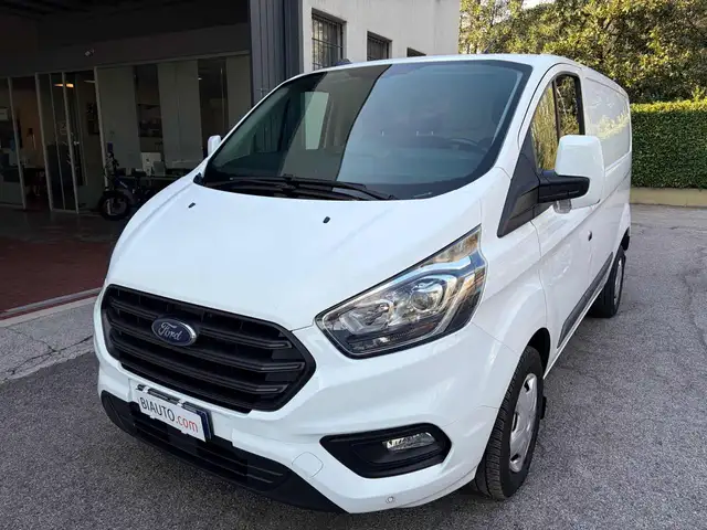 Ford Transit Custom view 2