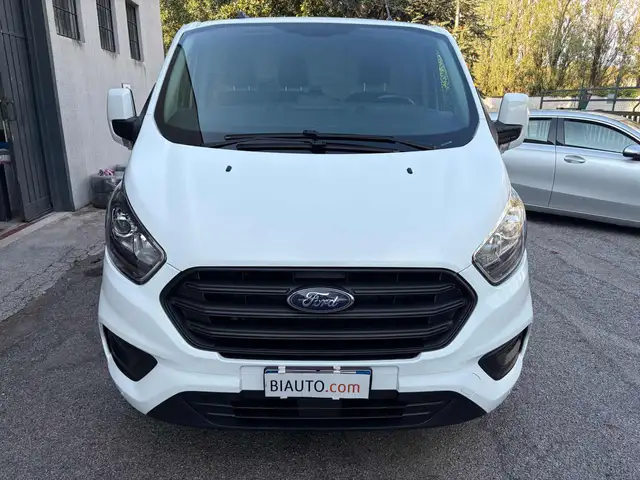 Ford Transit Custom view 3