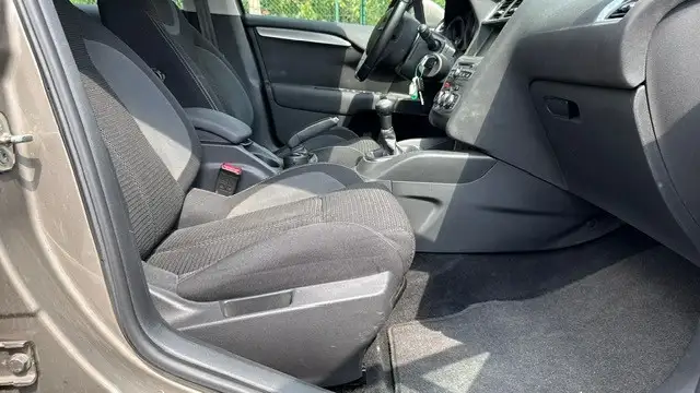 Citroen C4 view 13