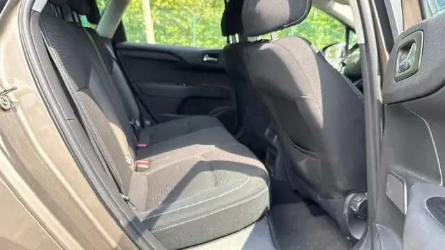 Citroen C4 view 11