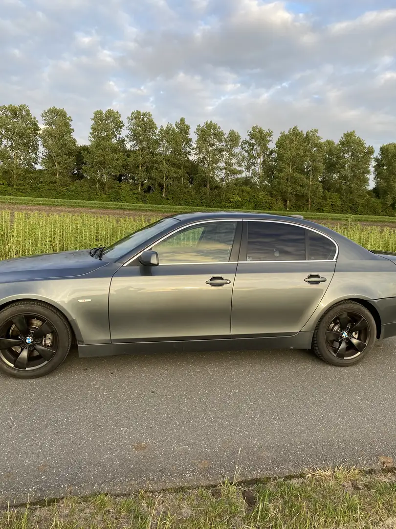 BMW 520 520i Executive Gris - 1