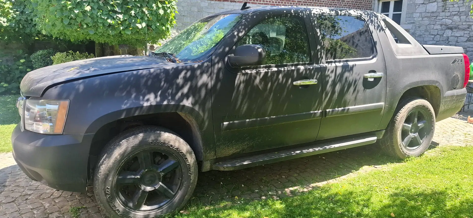 Chevrolet Avalanche Z71 Schwarz - 2