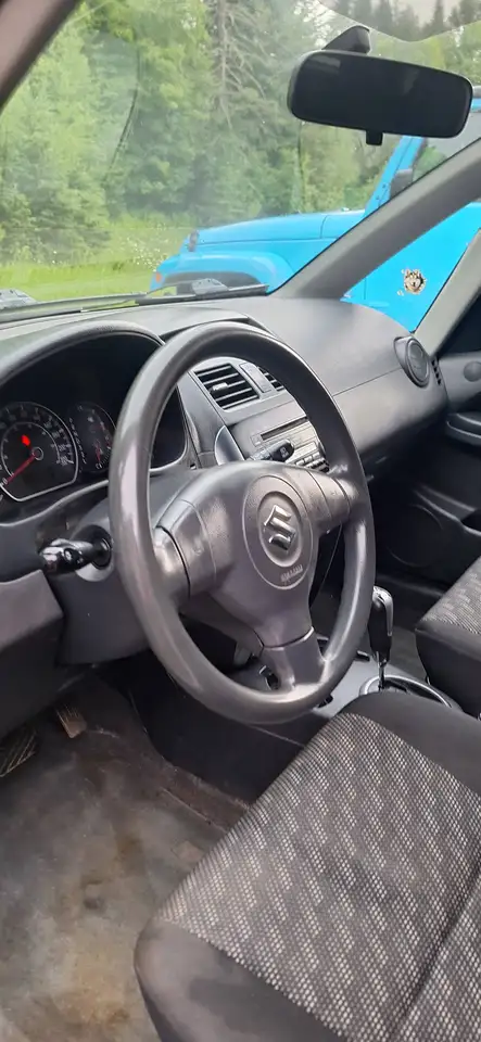 Suzuki SX4 photo Suzuki SX4