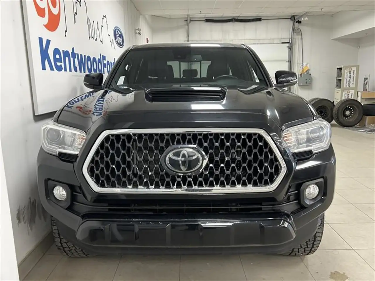 Toyota Tacoma снимка Toyota Tacoma