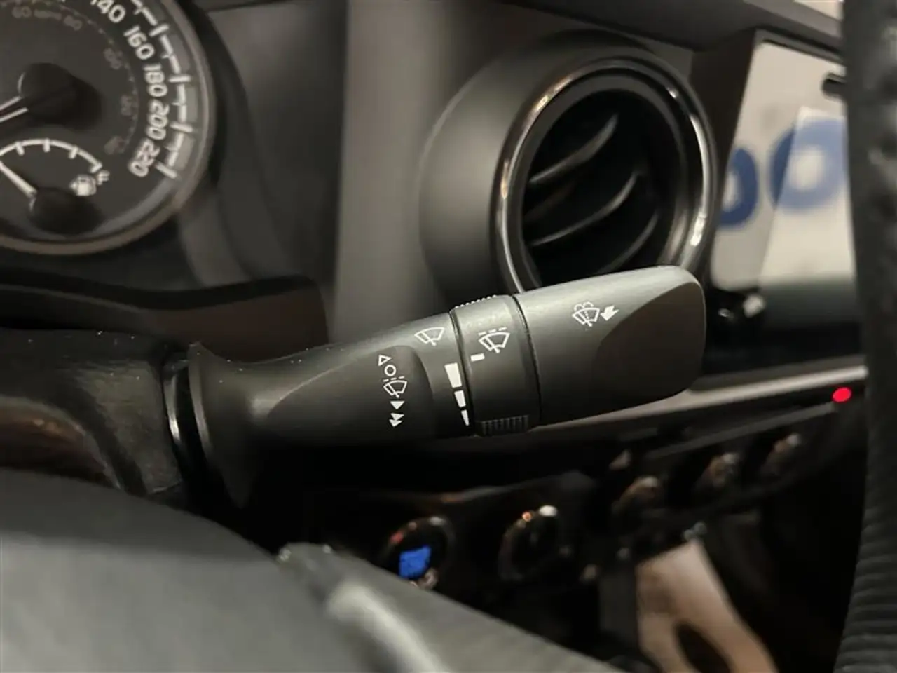 Toyota Tacoma снимка Toyota Tacoma