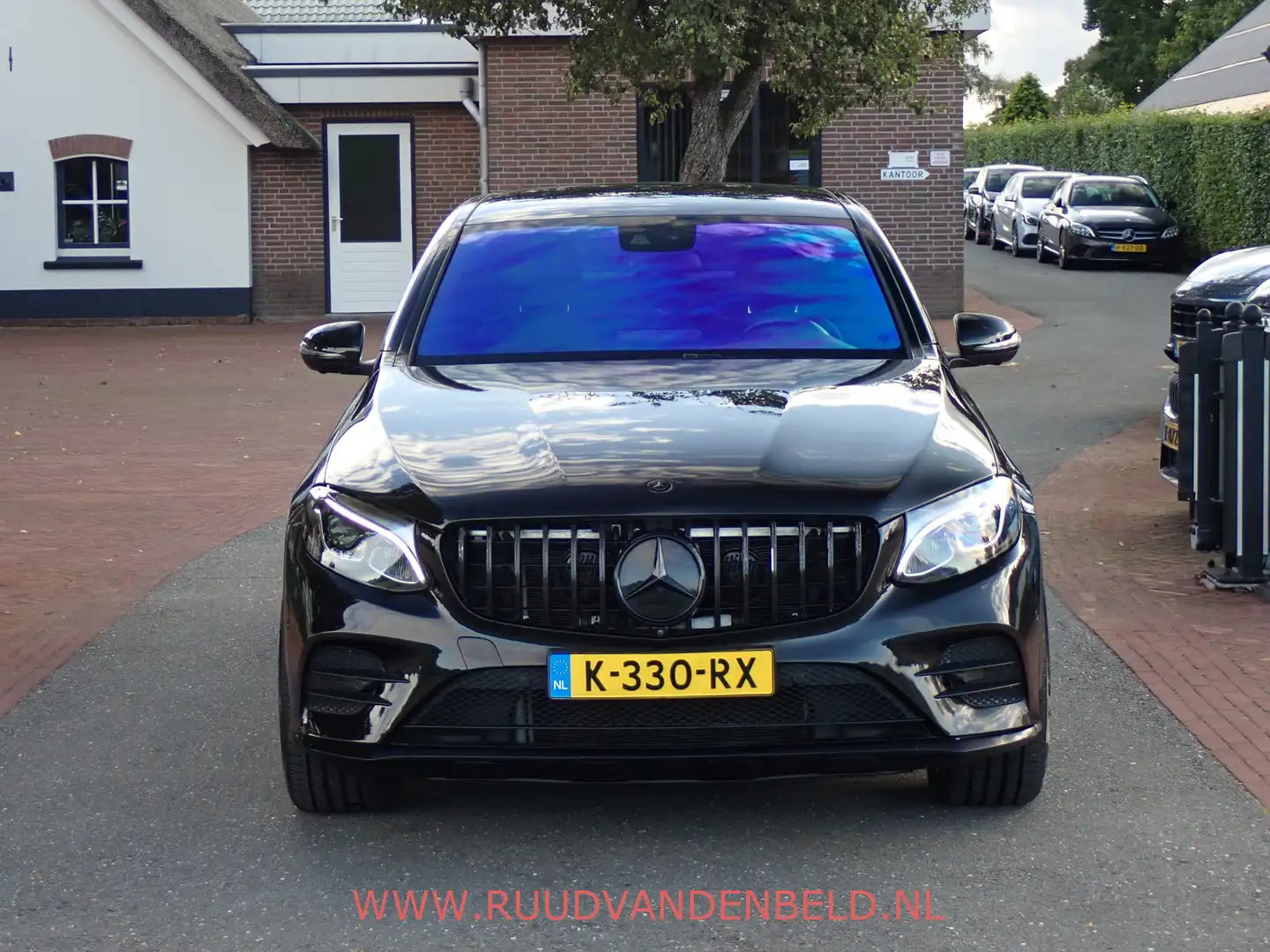 Mercedes-Benz GLC 250 Coupé 4MATIC AMG Premium Plus BURMESTER/360*CAMERA Zwart - 2