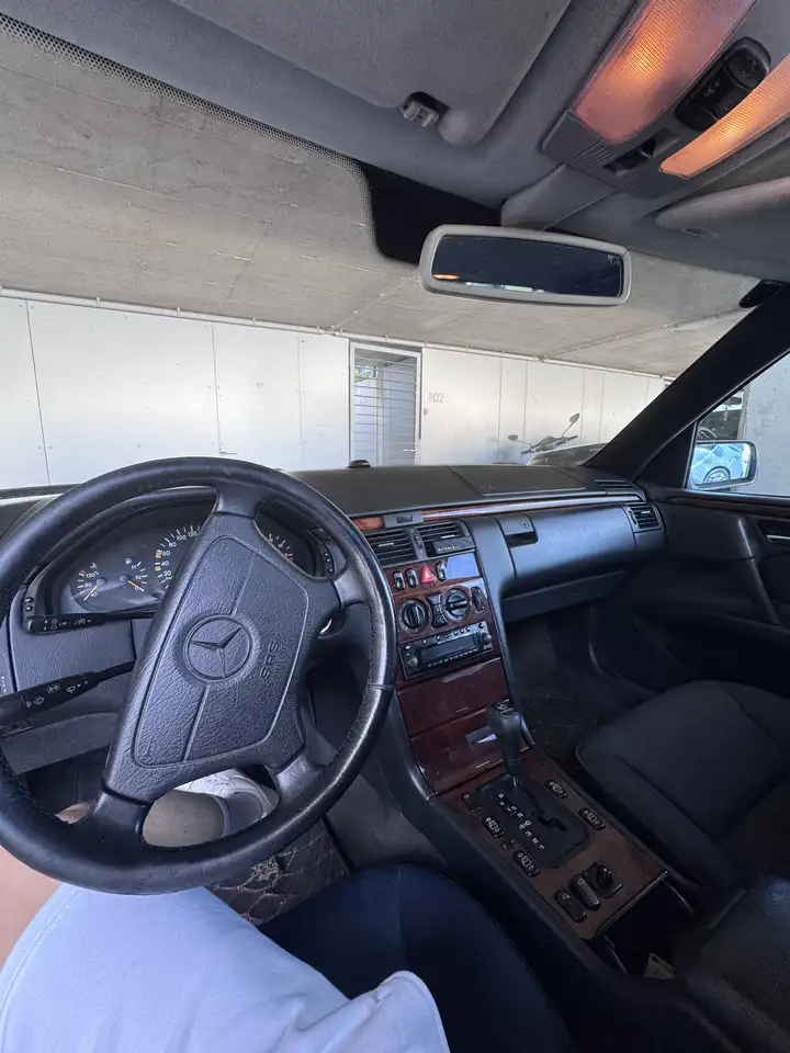 Mercedes-Benz E 240 Elegance Aut., foto 6