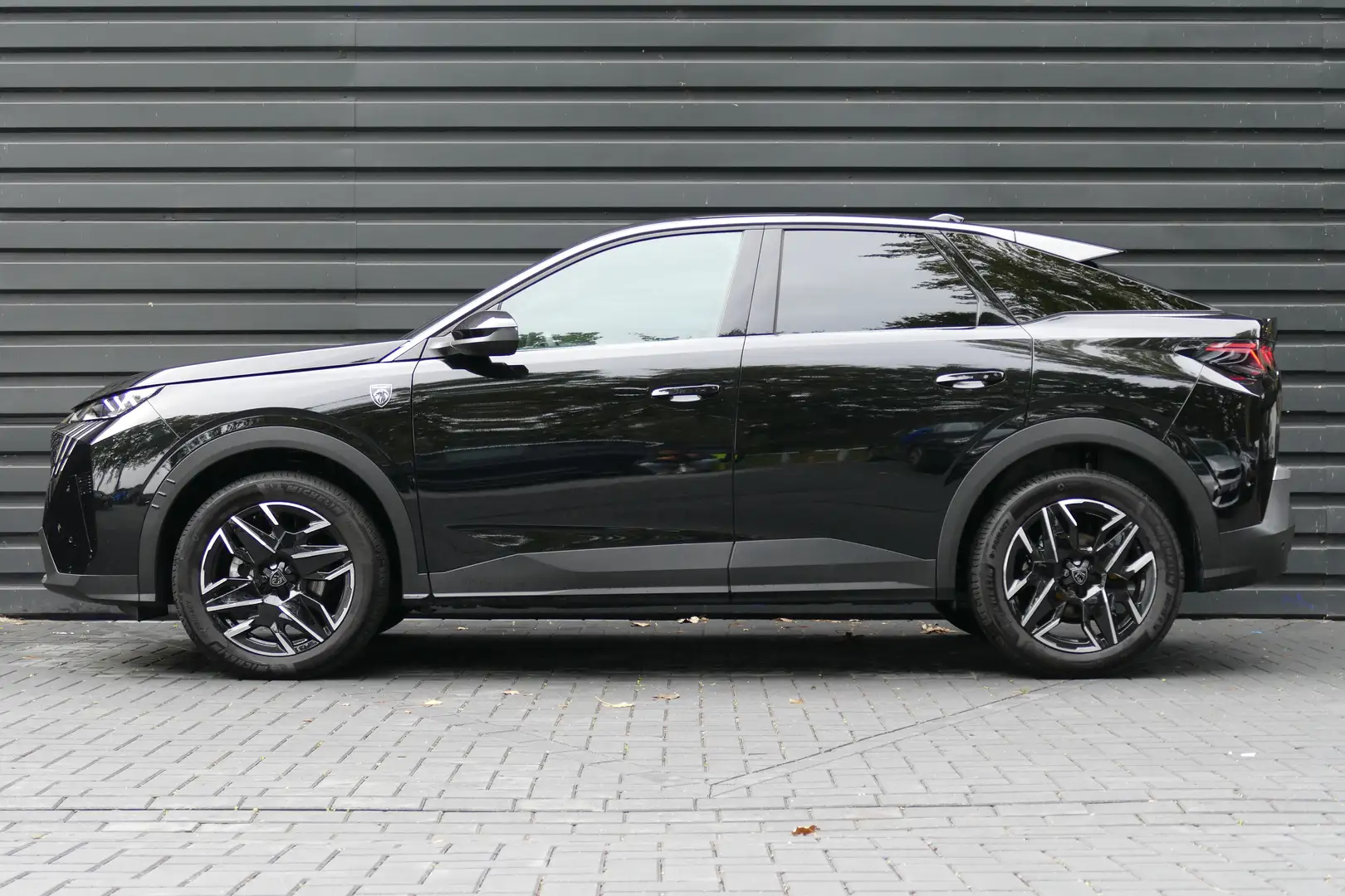 Peugeot 3008 1.2 HYBRID 145PK GT AUTOMAAT / NAVI / CLIMA / PDC Schwarz - 2