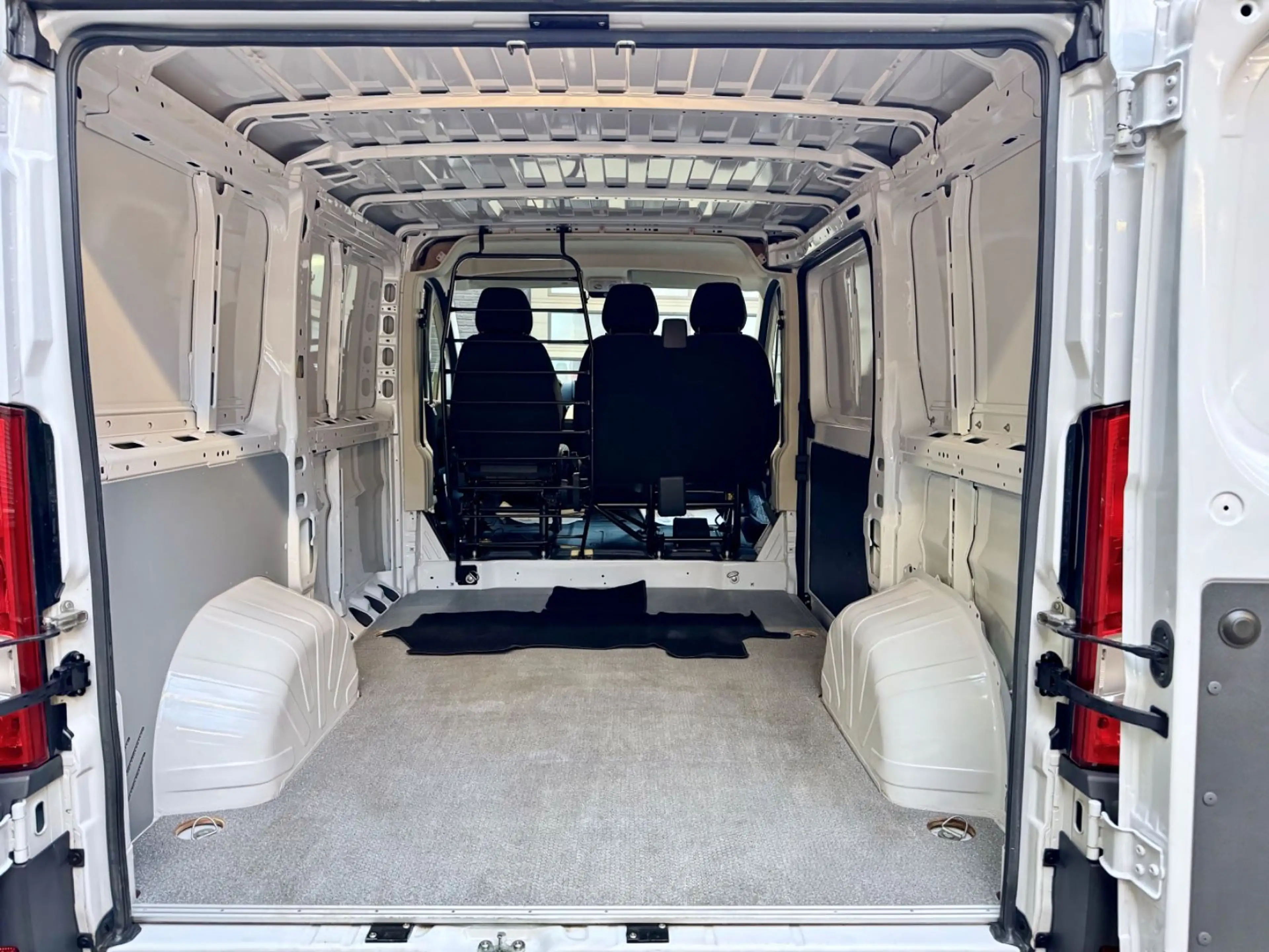 Fiat Ducato 2.3 JTD L1H1 30 120 3-SITZER GITTER 3,0t — photo 9