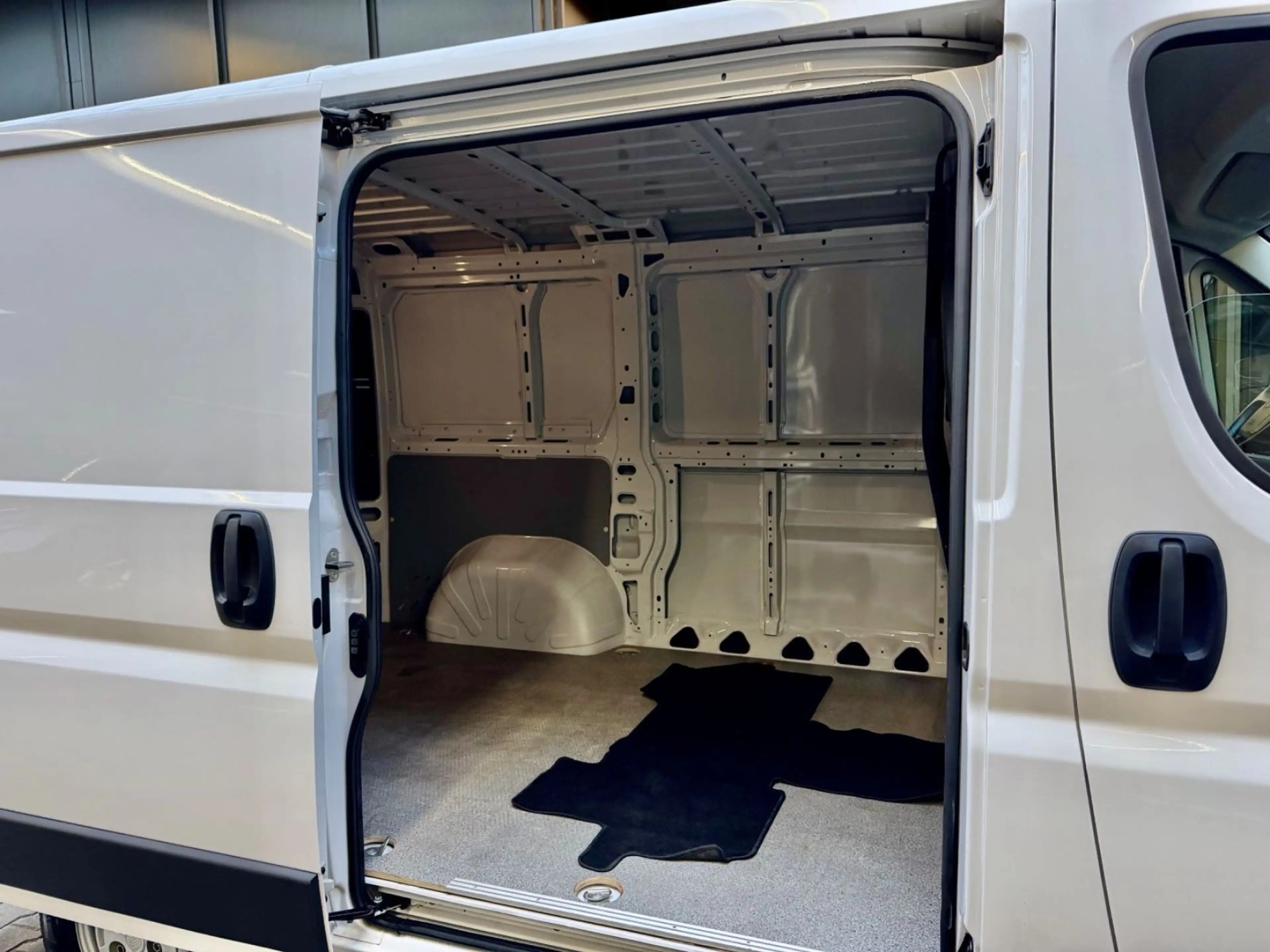 Fiat Ducato 2.3 JTD L1H1 30 120 3-SITZER GITTER 3,0t — photo 12