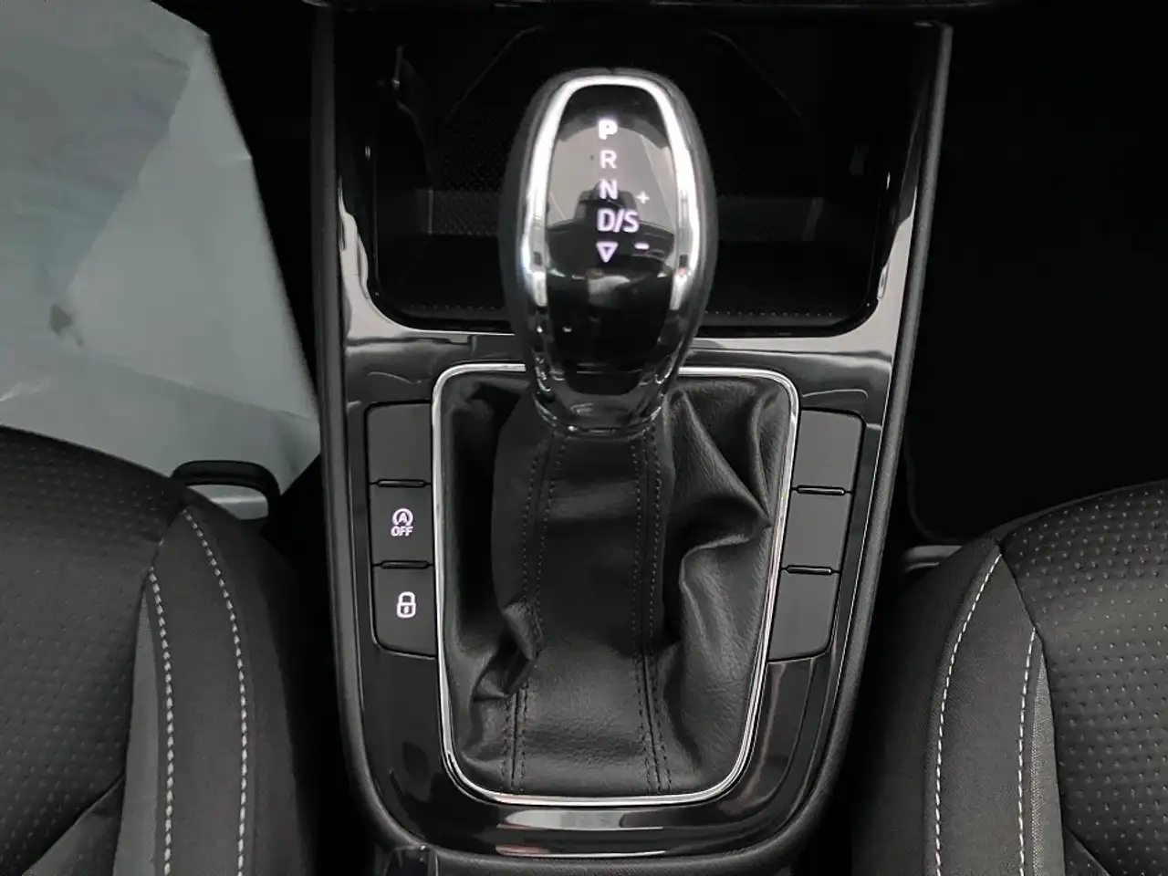 Skoda Fabia 1.0 TSI Tour Automatik Carplay/ PDC/ Sitzh, миниатюра 10