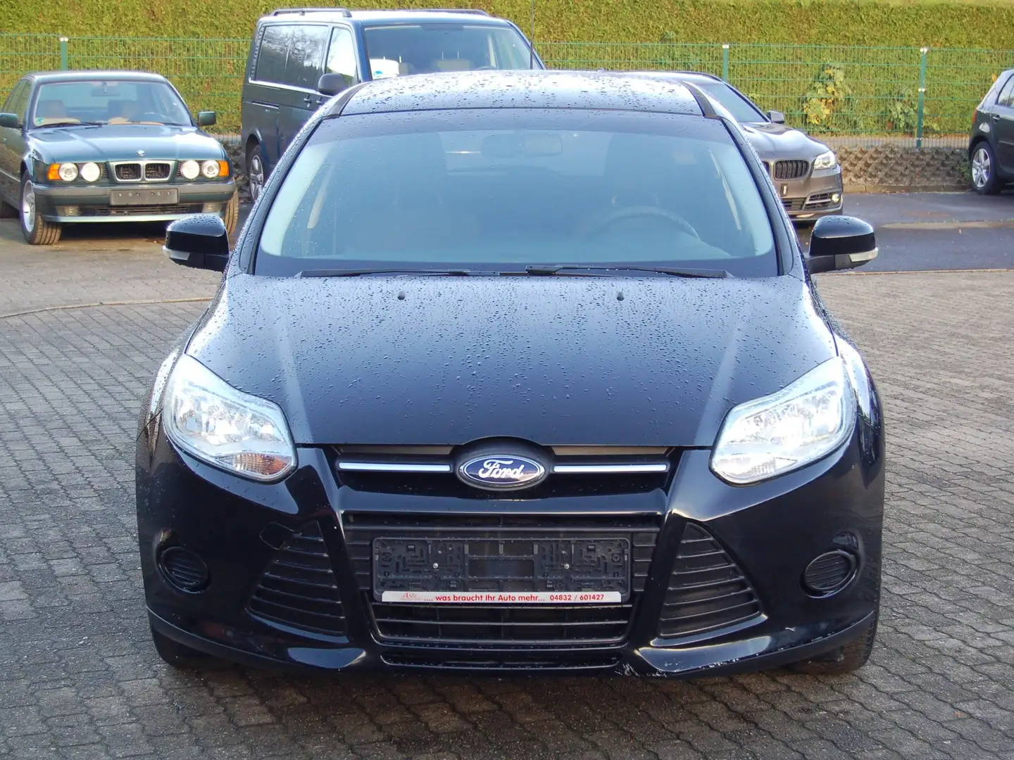 Ford Focus Ambiente Schwarz - 2