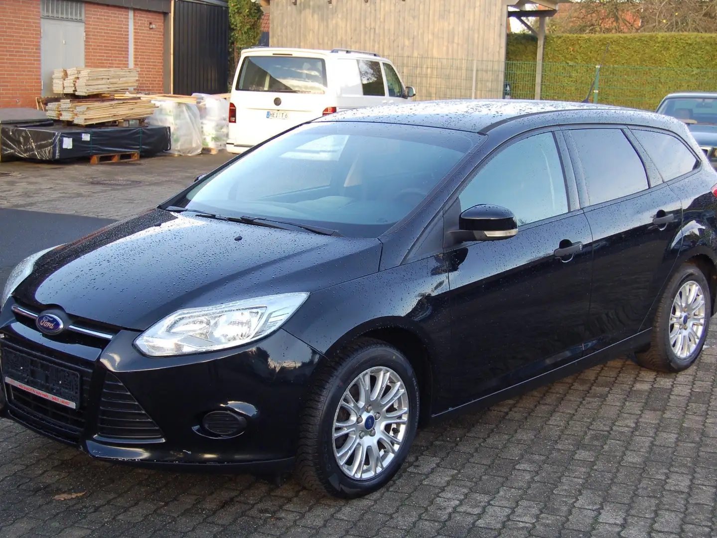 Ford Focus Ambiente Schwarz - 1