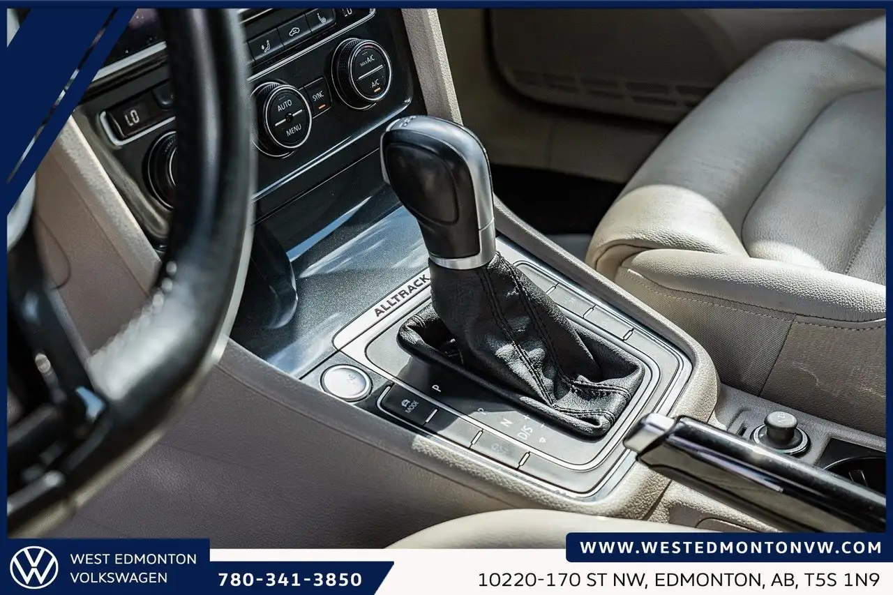 Volkswagen Golf photo Volkswagen Golf