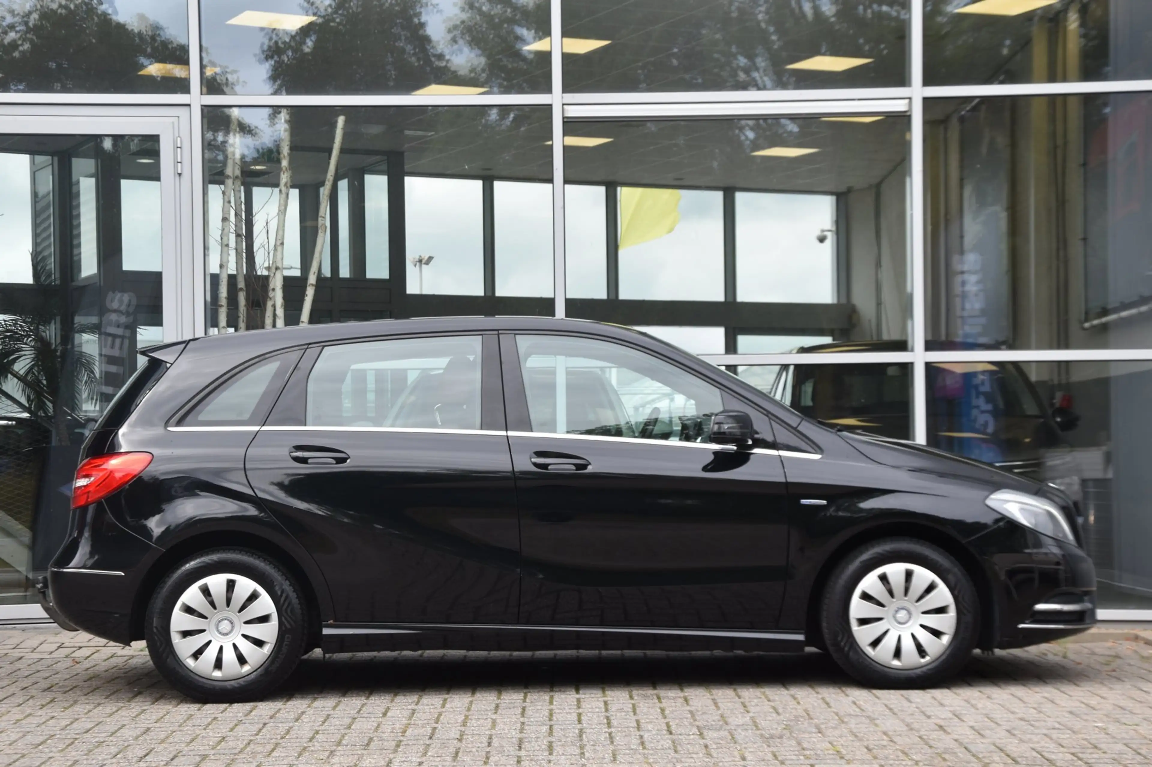 Mercedes-Benz B 180 Ambition Airco Leder Nav. Trekhaak Led Pdc 1ste Ei — photo 2