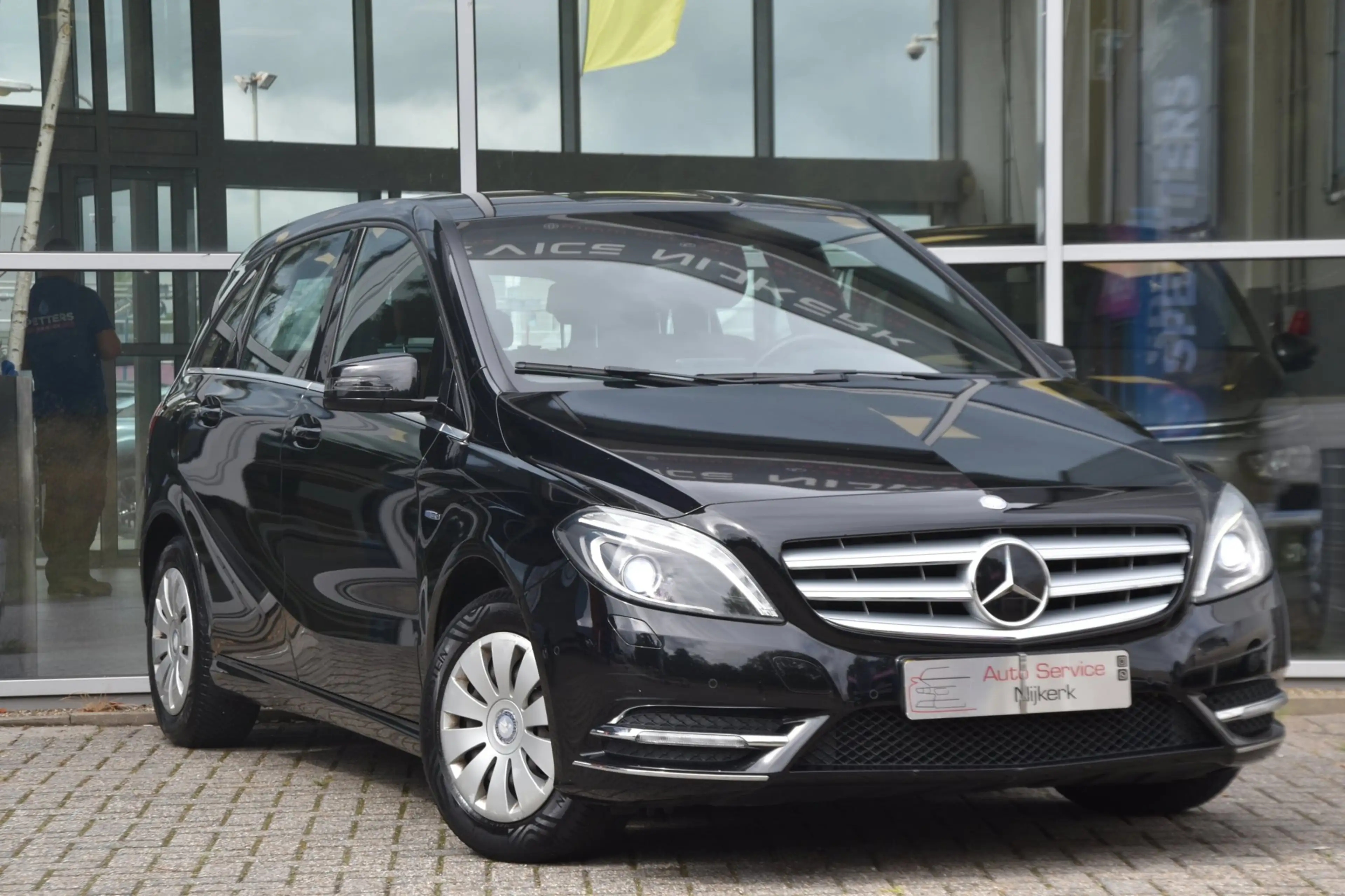 Mercedes-Benz B 180 Ambition Airco Leder Nav. Trekhaak Led Pdc 1ste Ei