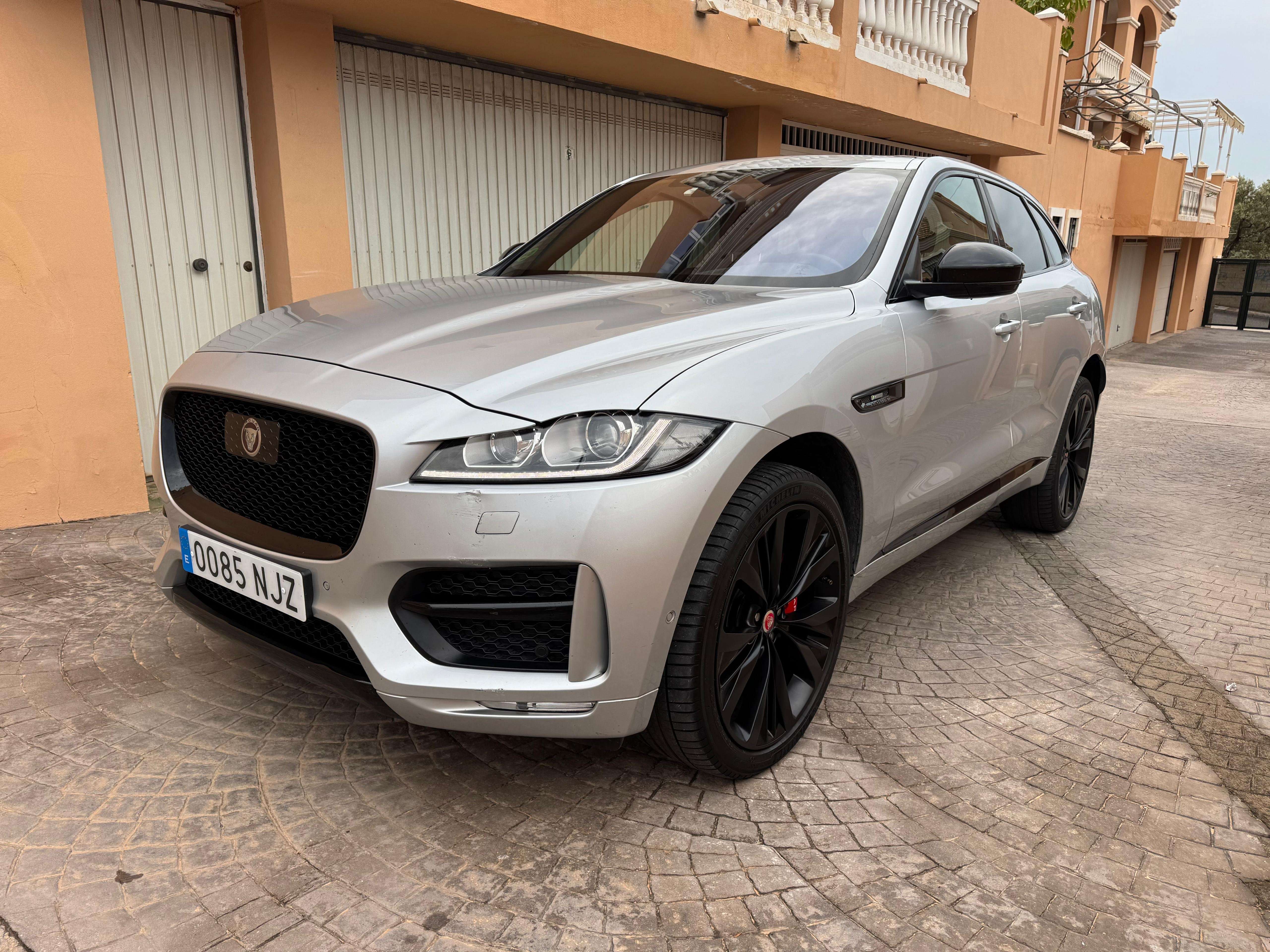 Jaguar F-Pace F-Pace 3.0TDV6 R-Sport Aut. AWD R-Sport - foto 1