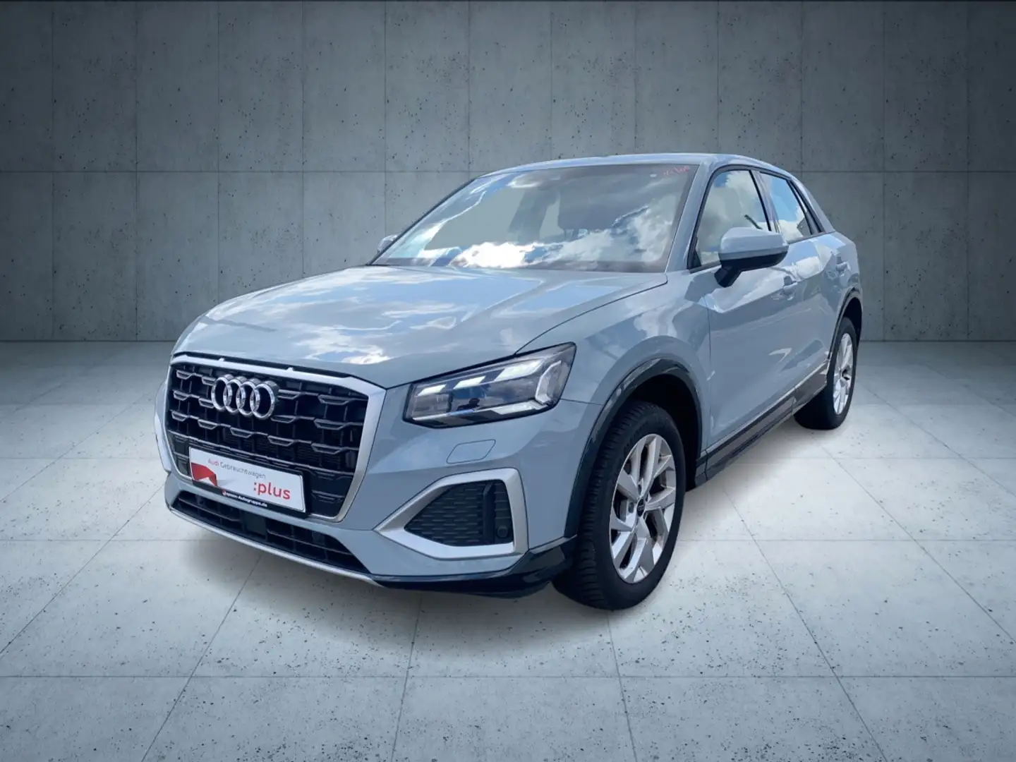 Audi Q2 advanced 35 TFSI S tr. Matrix AHK Keyless ACC Grijs - 2