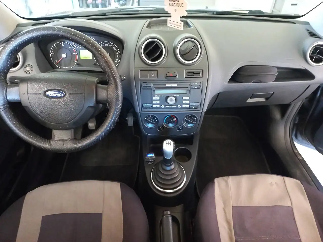 Ford Fiesta 3 portes — photo 10