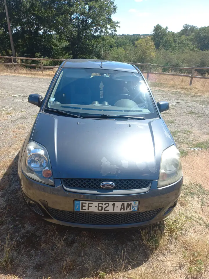 Ford Fiesta 3 portes — photo 6