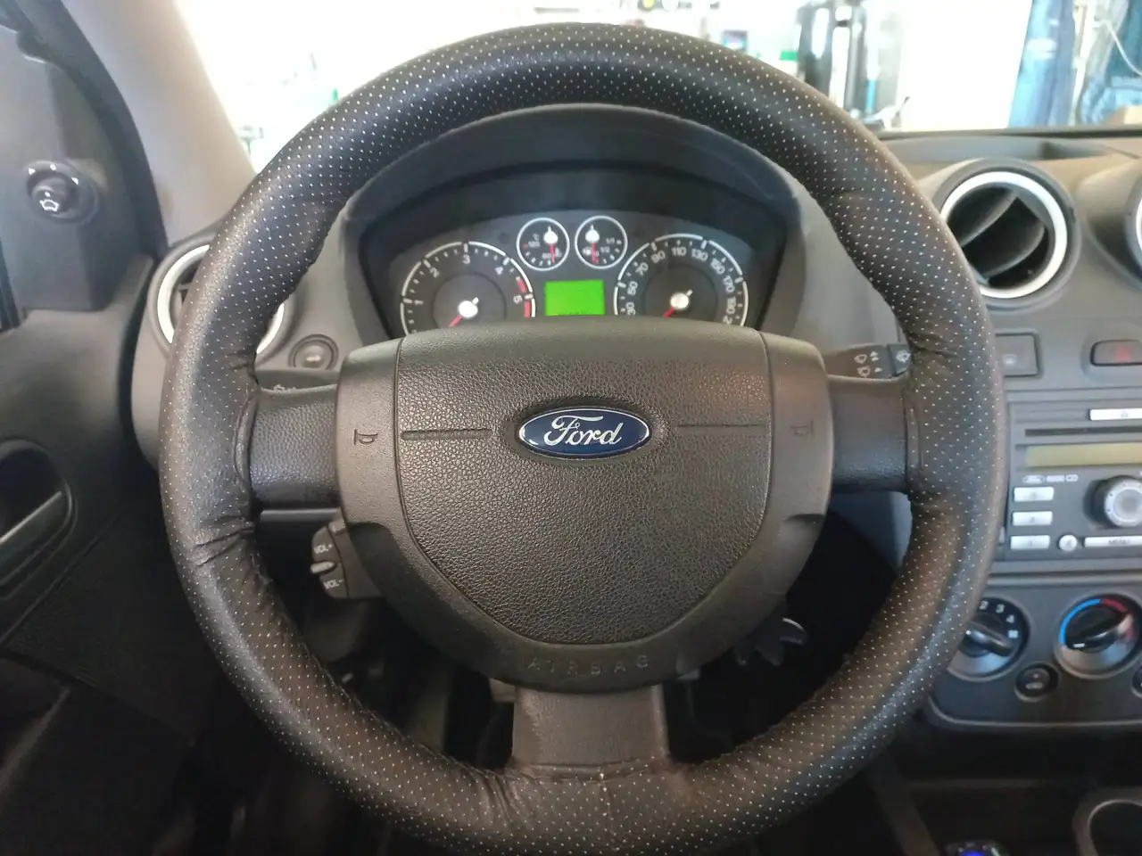 Ford Fiesta 3 portes — photo 9