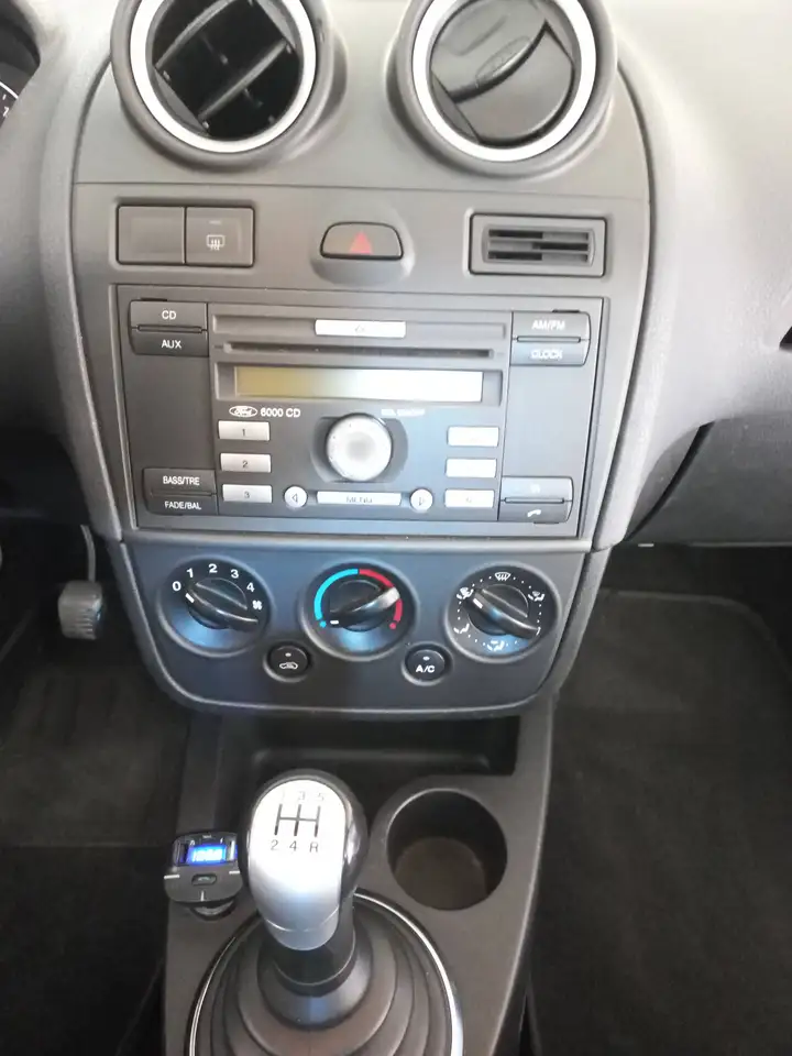 Ford Fiesta 3 portes — photo 8