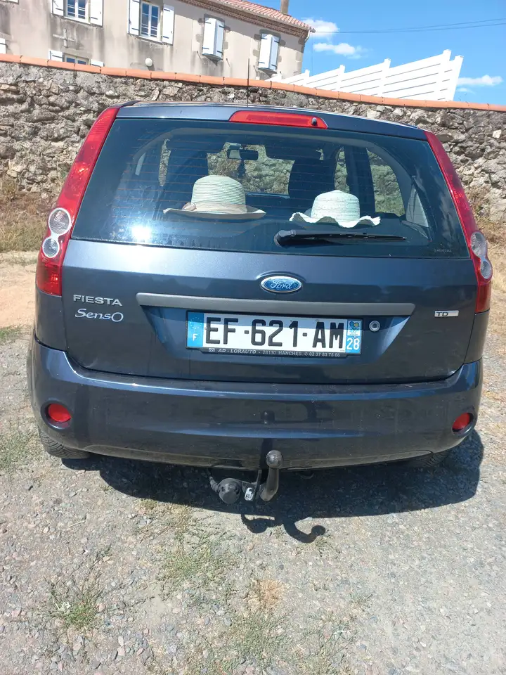 Ford Fiesta 3 portes — photo 11