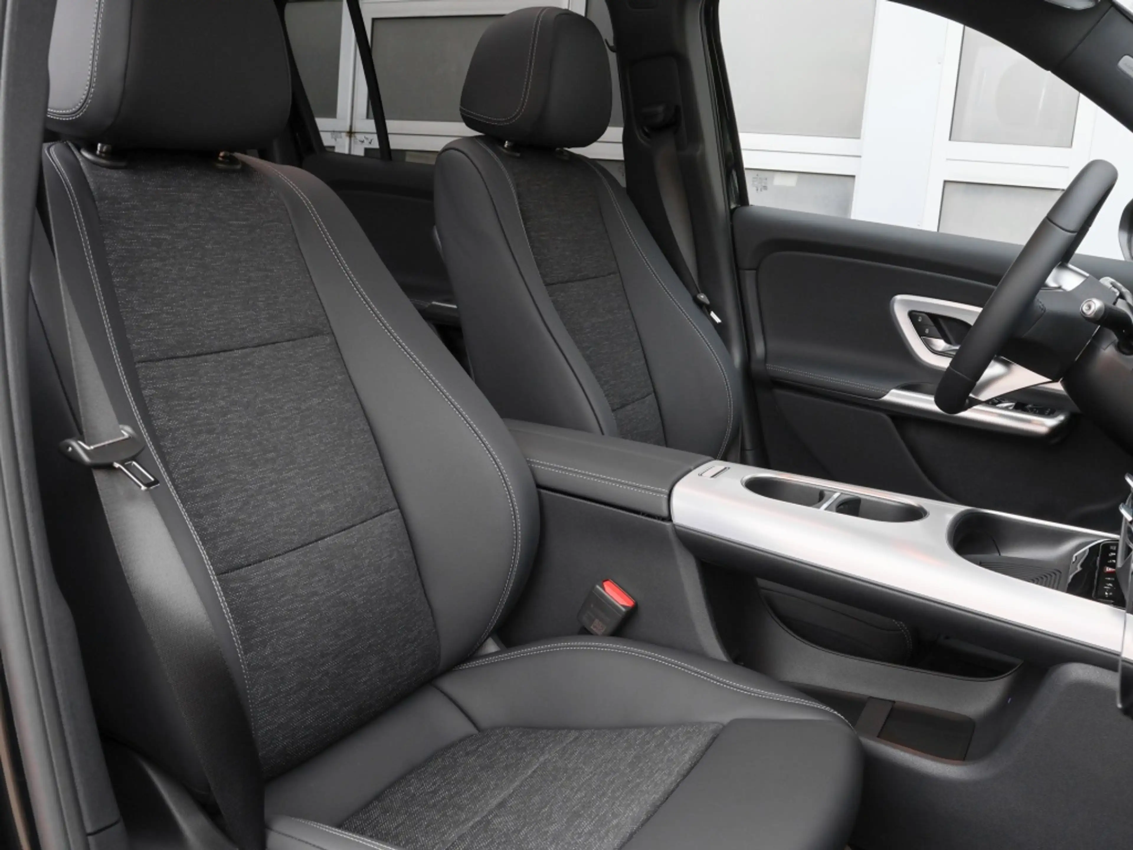 Mercedes-Benz GLB 200 Aero+Pano+Progressive+Super+MLB+Memo+360 — photo 5